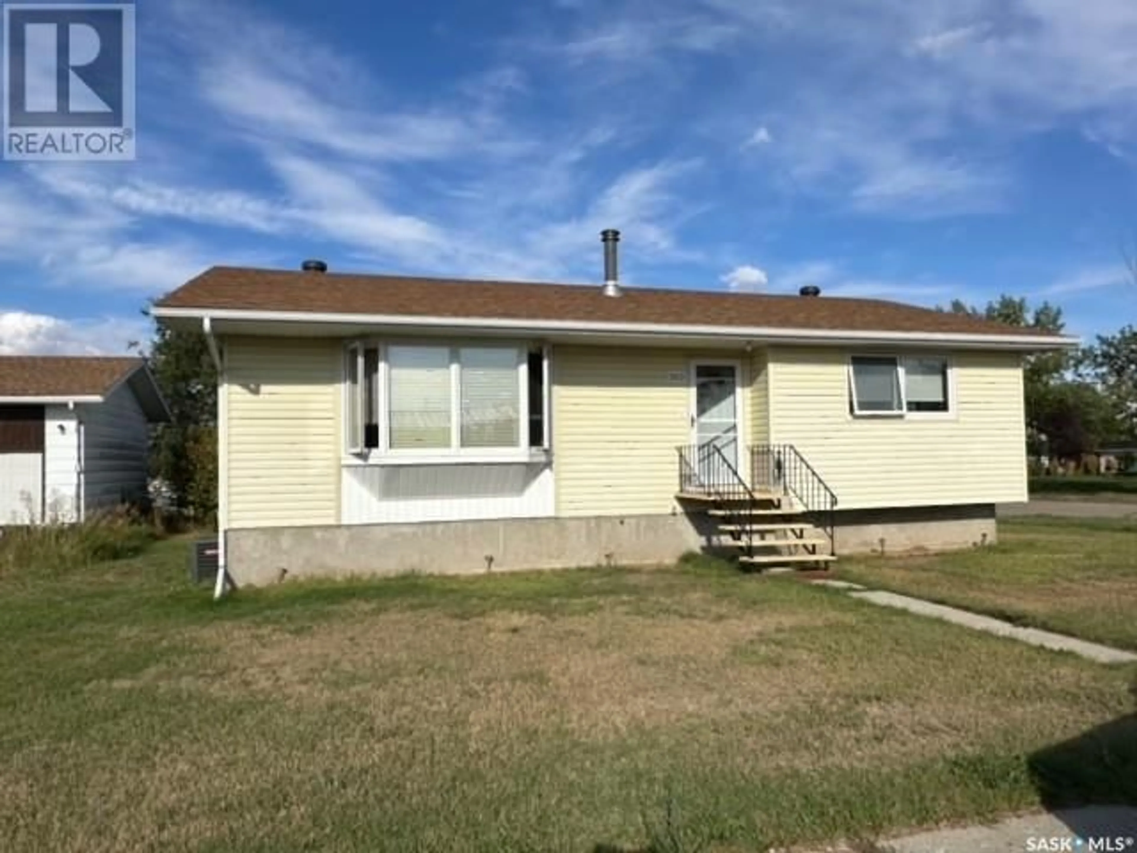 Frontside or backside of a home for 303 Dominion BAY, Central Butte Saskatchewan S0H0T0