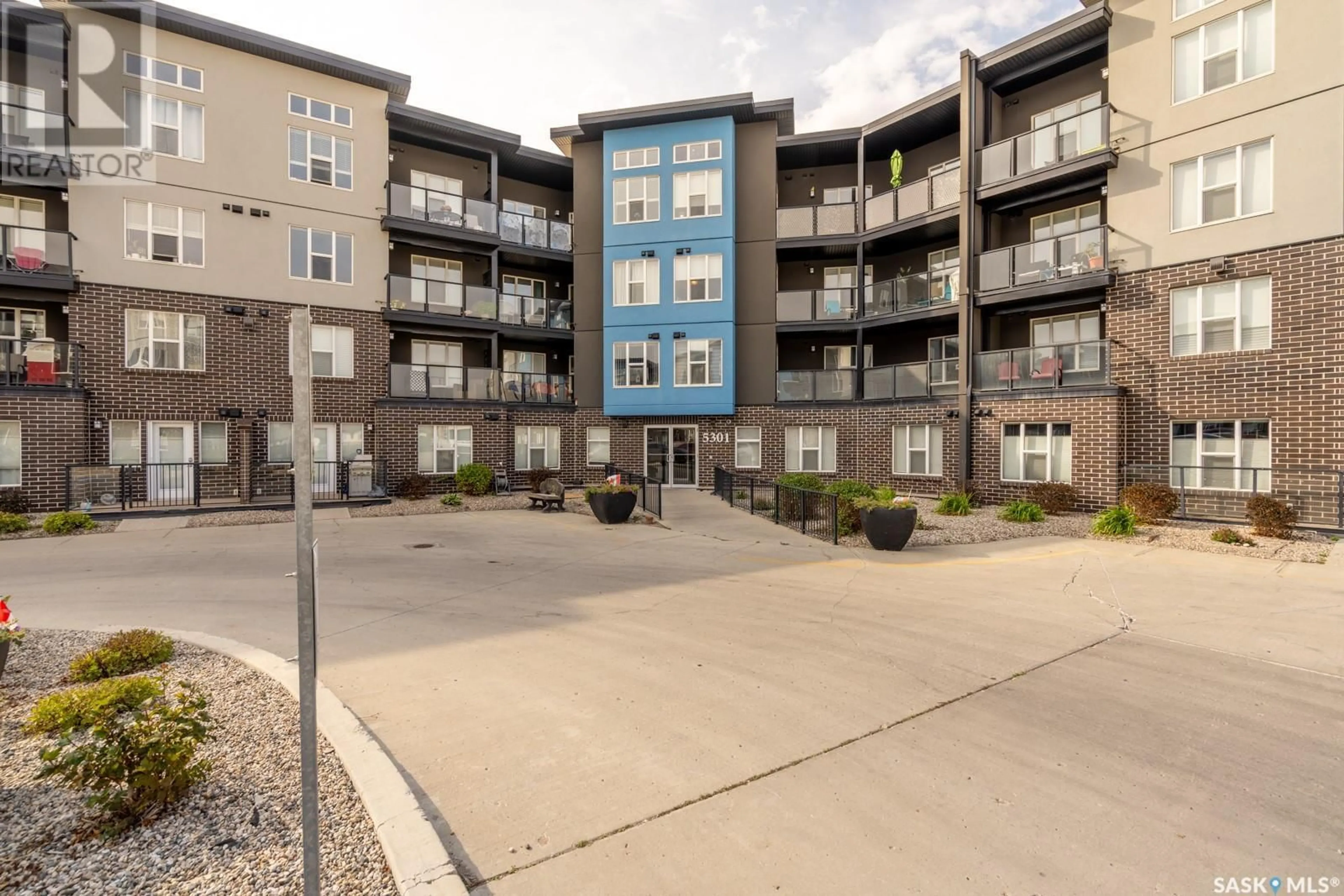 A pic from exterior of the house or condo, the front or back of building for 117 5301 Universal CRESCENT, Regina Saskatchewan S4W0L2