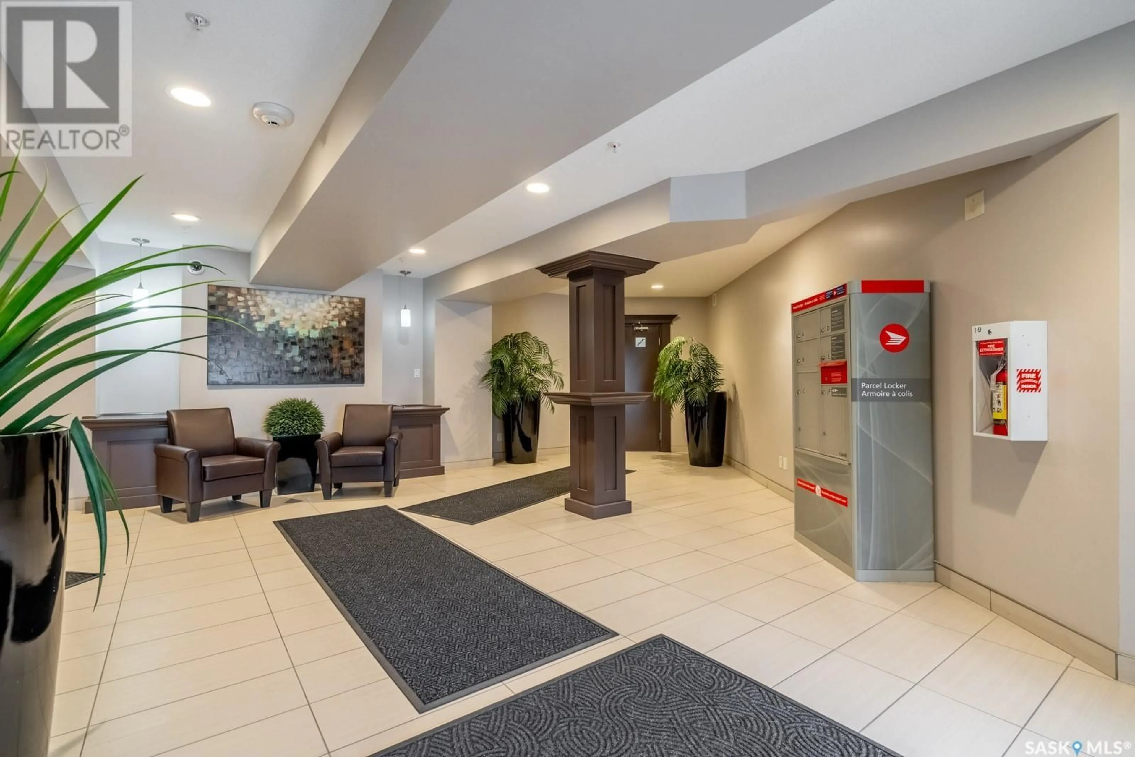 Indoor lobby for 117 5301 Universal CRESCENT, Regina Saskatchewan S4W0L2