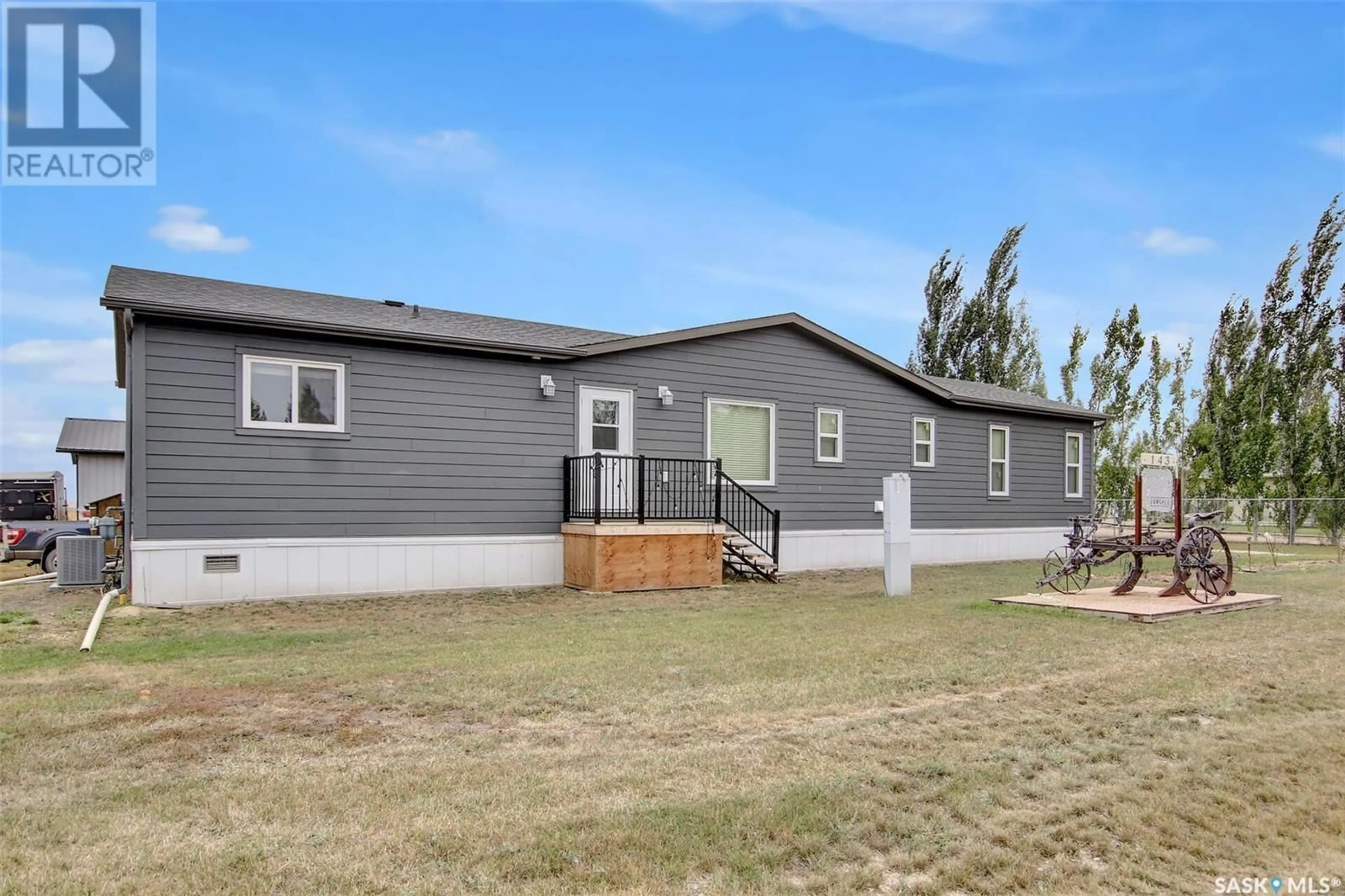 Home with vinyl exterior material for 143 Marine DRIVE, Island View Saskatchewan S0G1C0