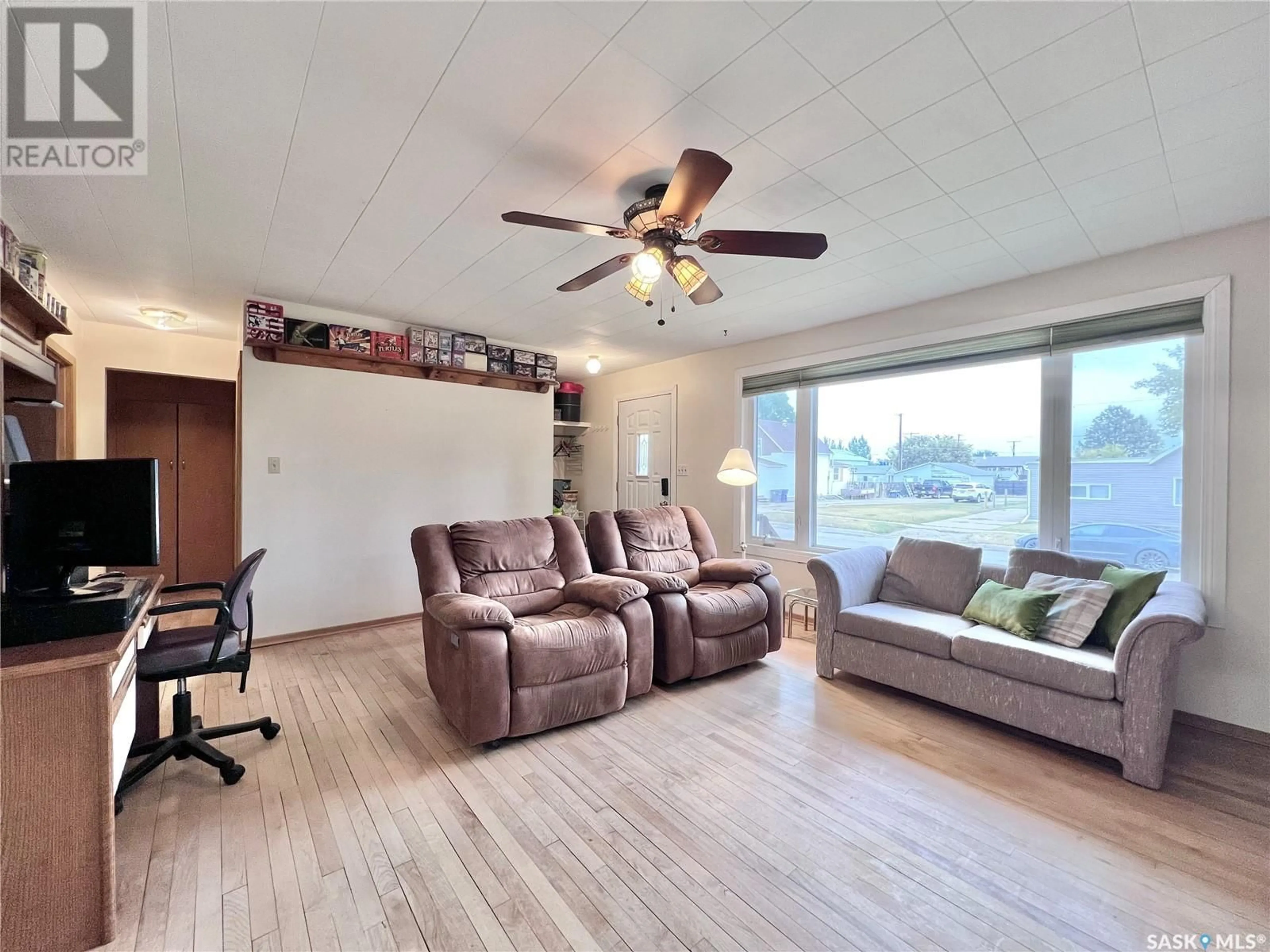 A pic of a room, wood floors for 218 Simpson STREET, Outlook Saskatchewan S0L2N0