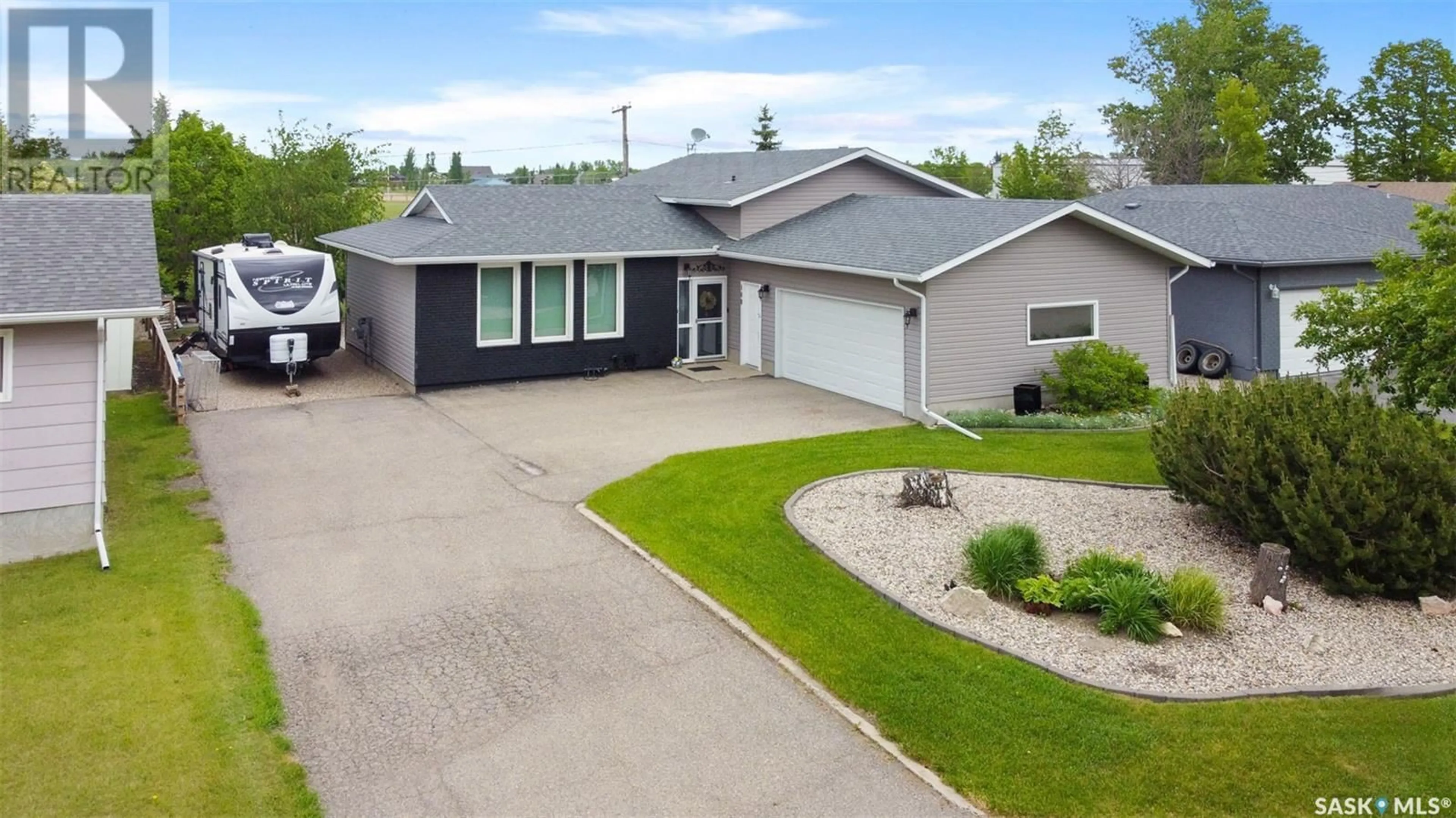 Frontside or backside of a home for 108 8th AVENUE E, Watrous Saskatchewan S0K4T0