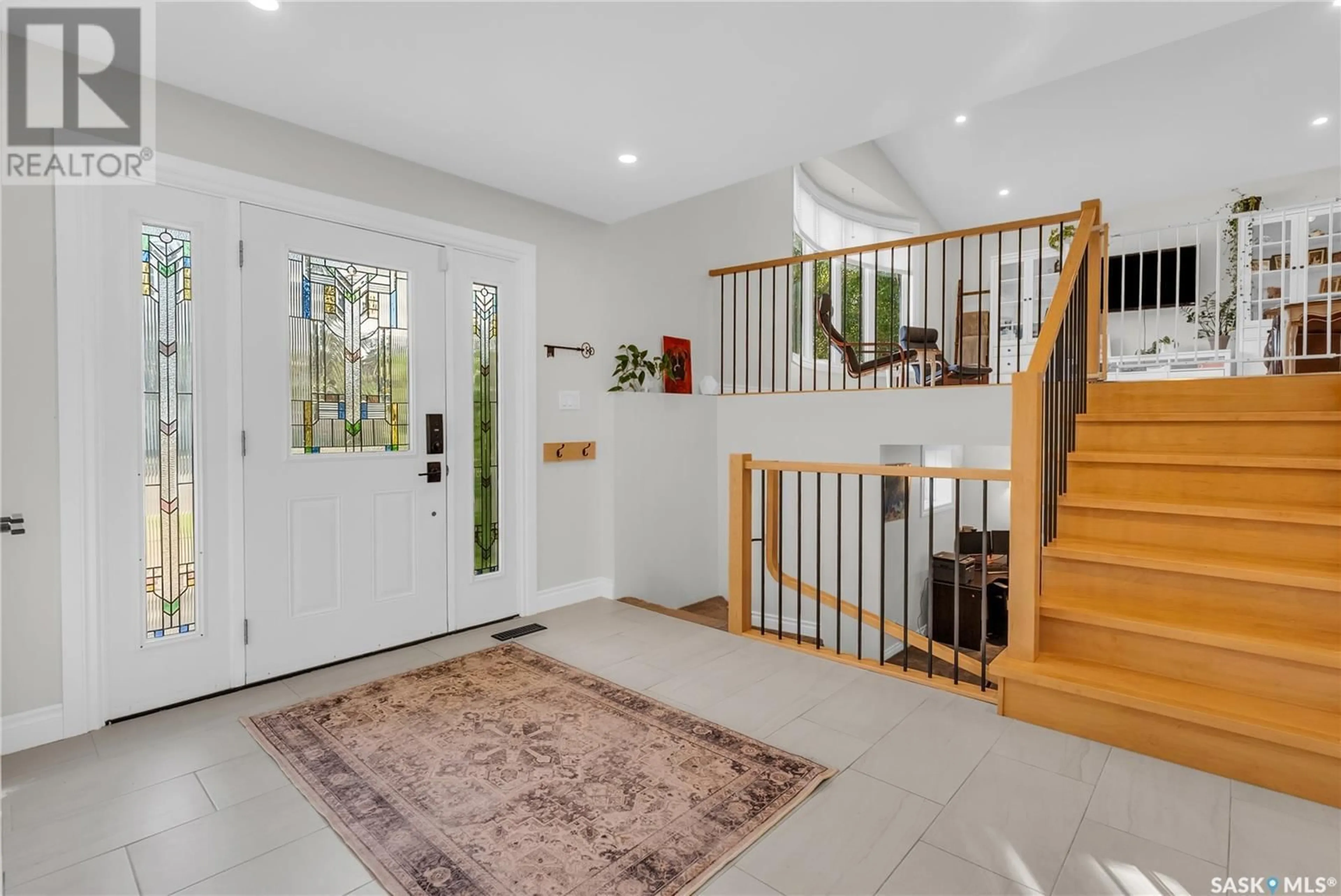 Indoor entryway for 350 Allegretto CRESCENT, Saskatoon Saskatchewan S7K6R5