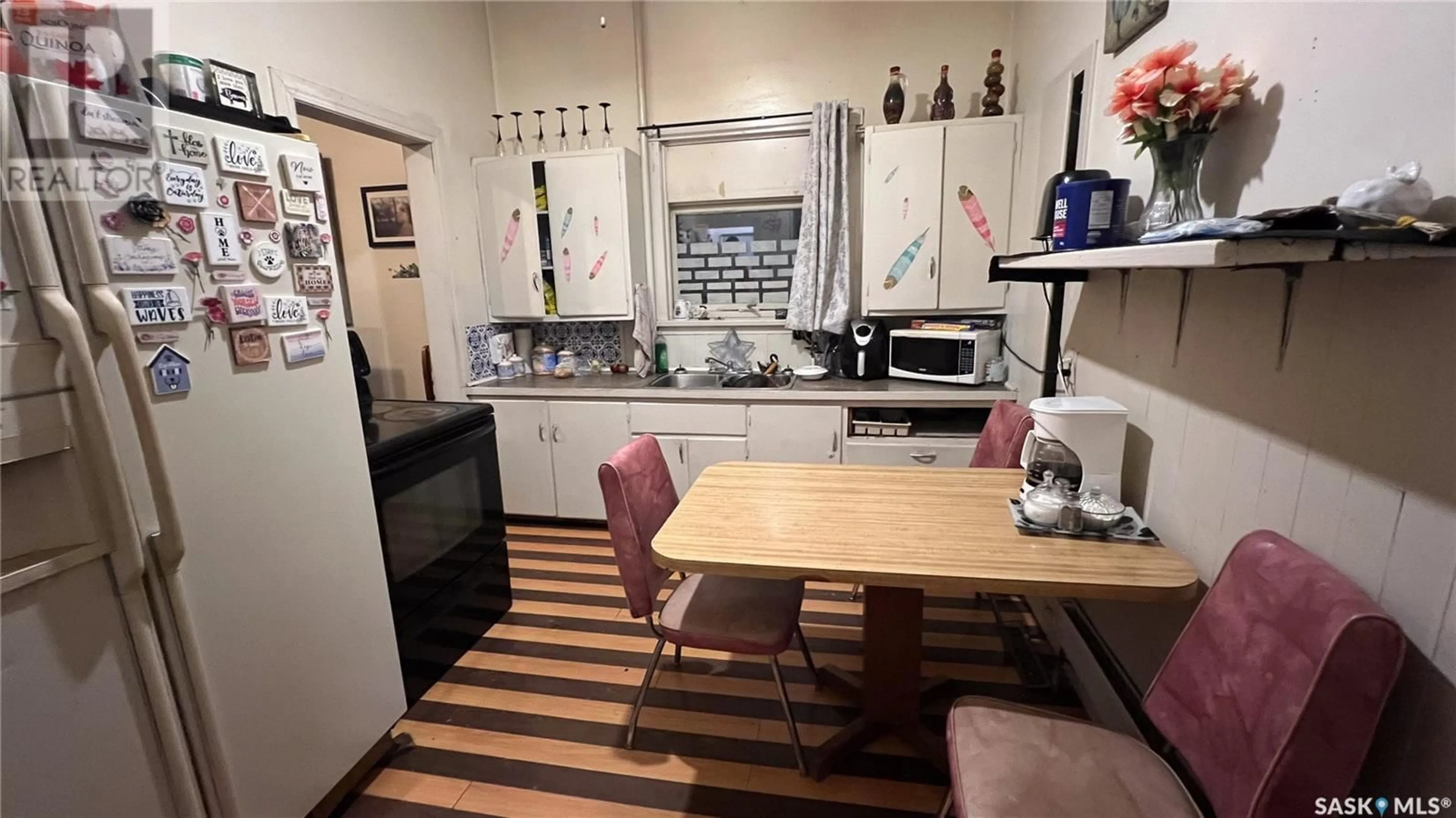 Standard kitchen, unknown for 852 108TH STREET, North Battleford Saskatchewan S9A2A6