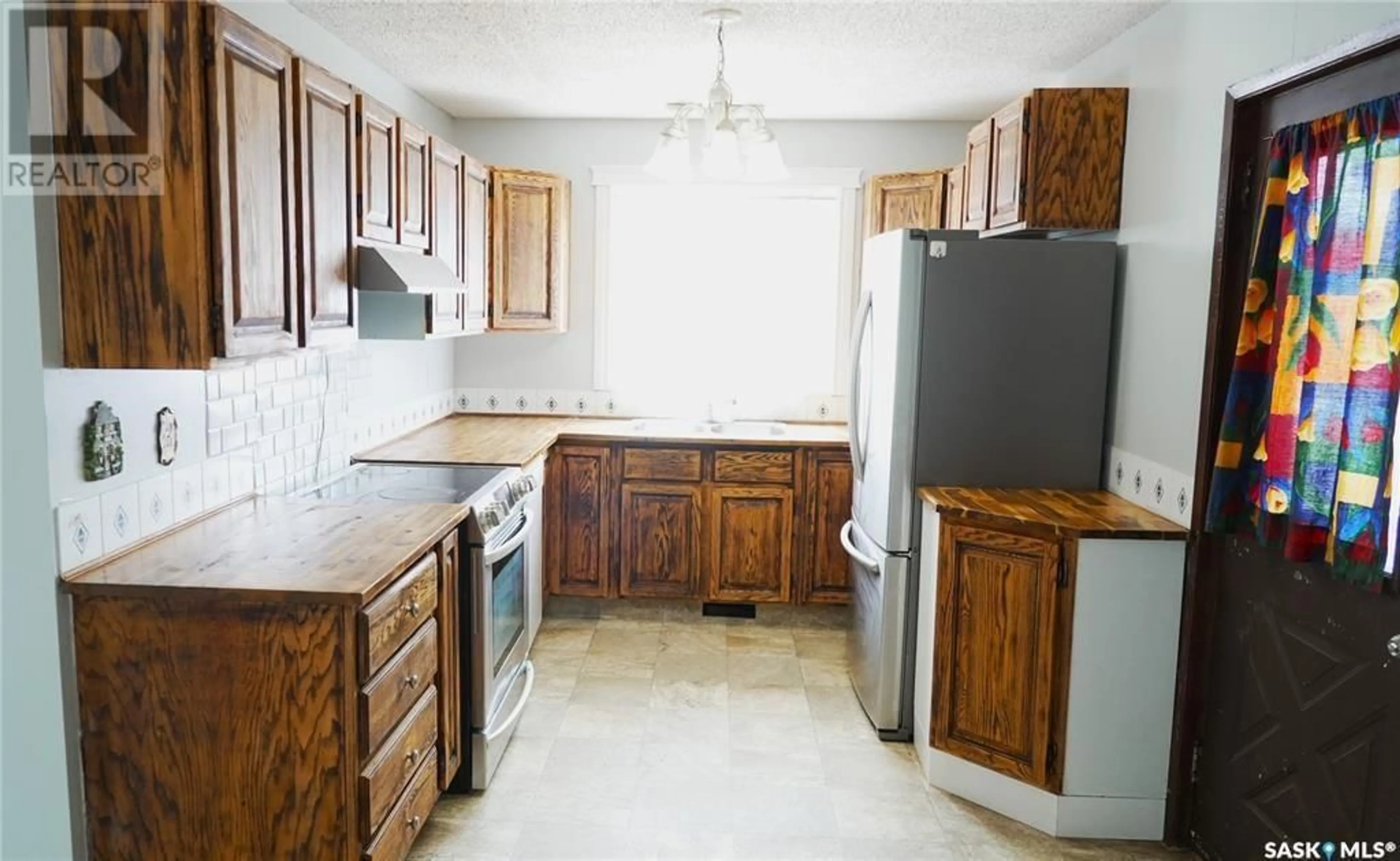 Standard kitchen, wood floors, cottage for 3434 33rd STREET W, Saskatoon Saskatchewan S7L6C9