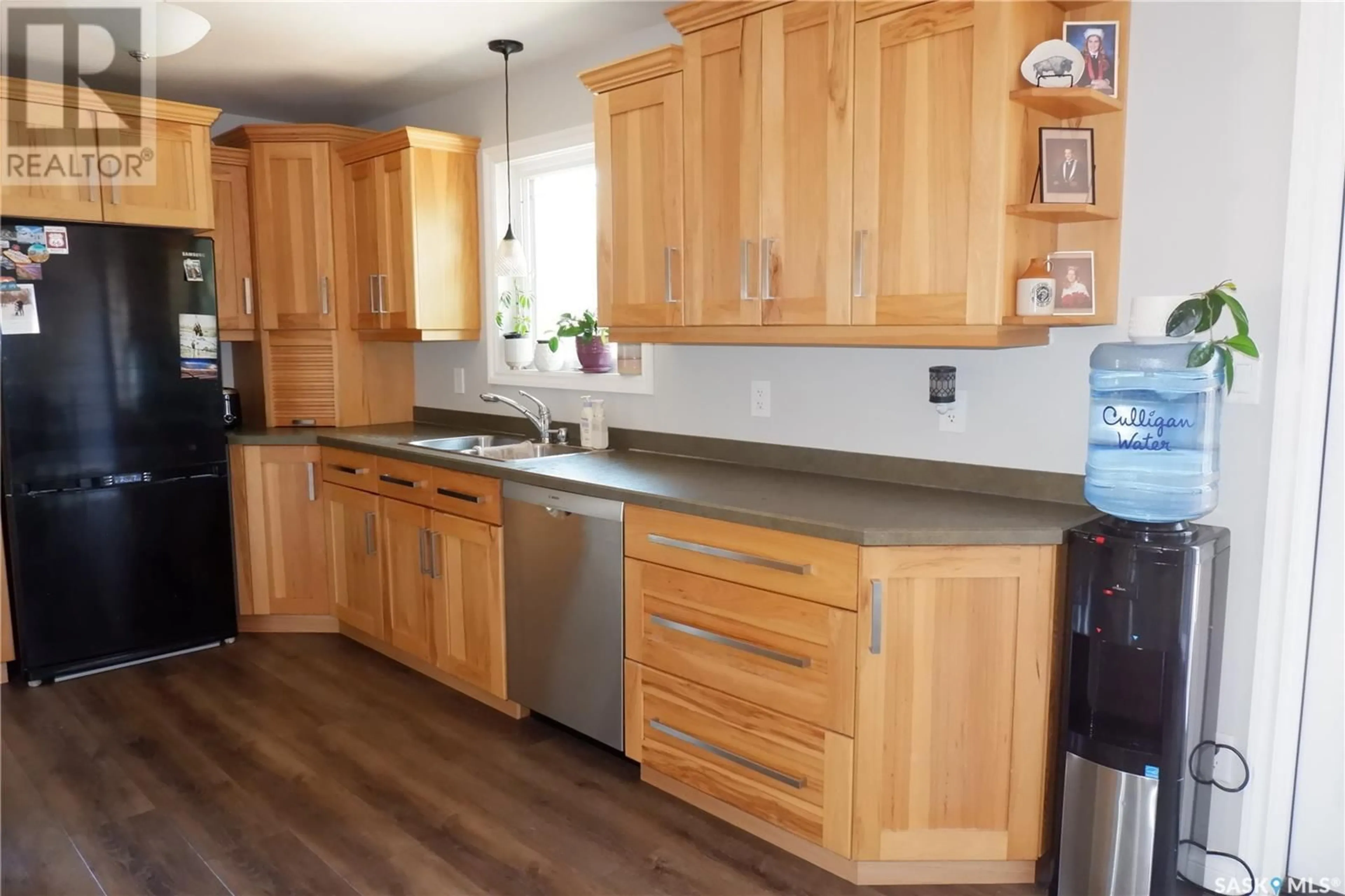 Standard kitchen for 101 Empire PLACE, Assiniboia Saskatchewan S0H0B0