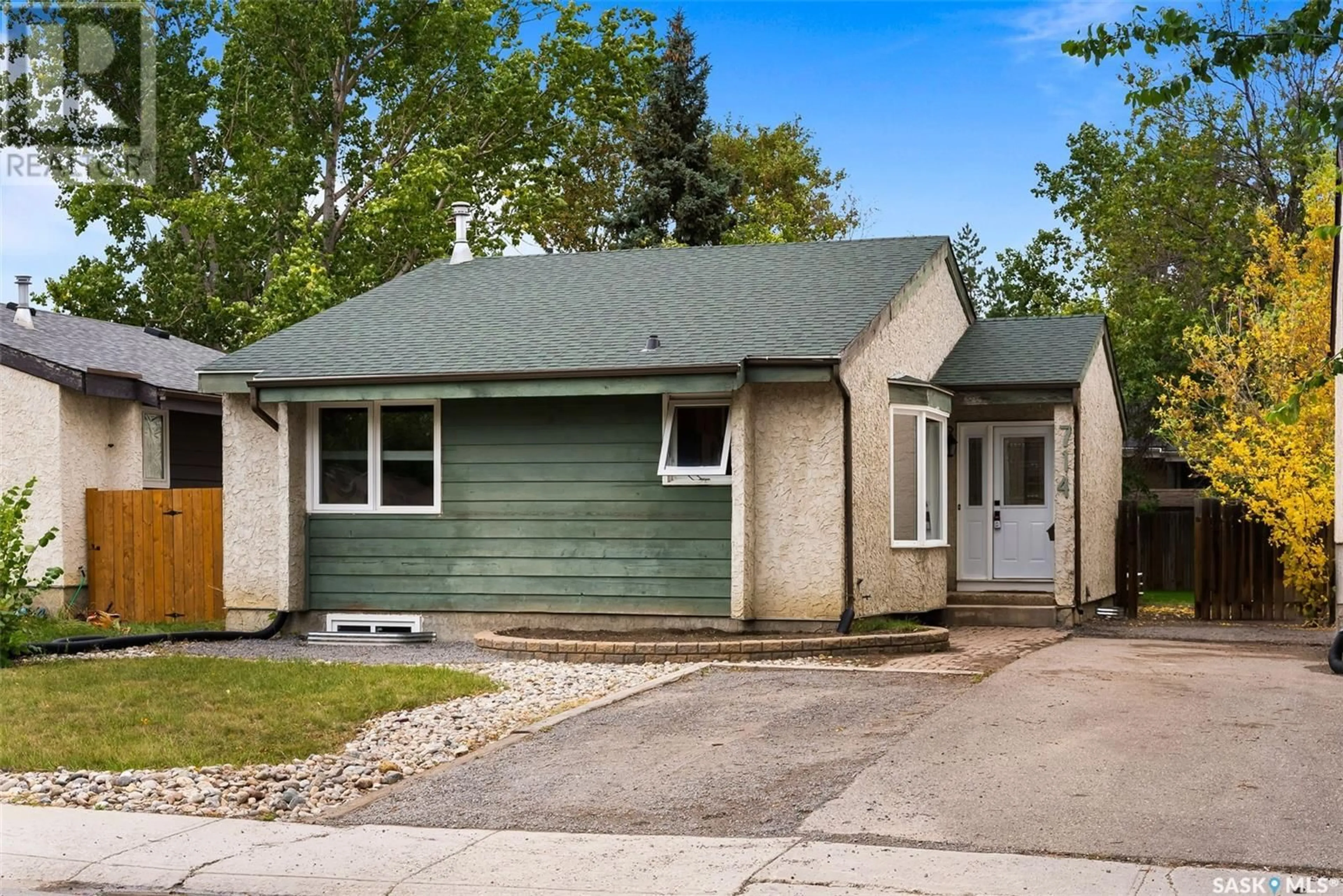 Frontside or backside of a home for 714 Callander CRESCENT N, Regina Saskatchewan S4X2B4