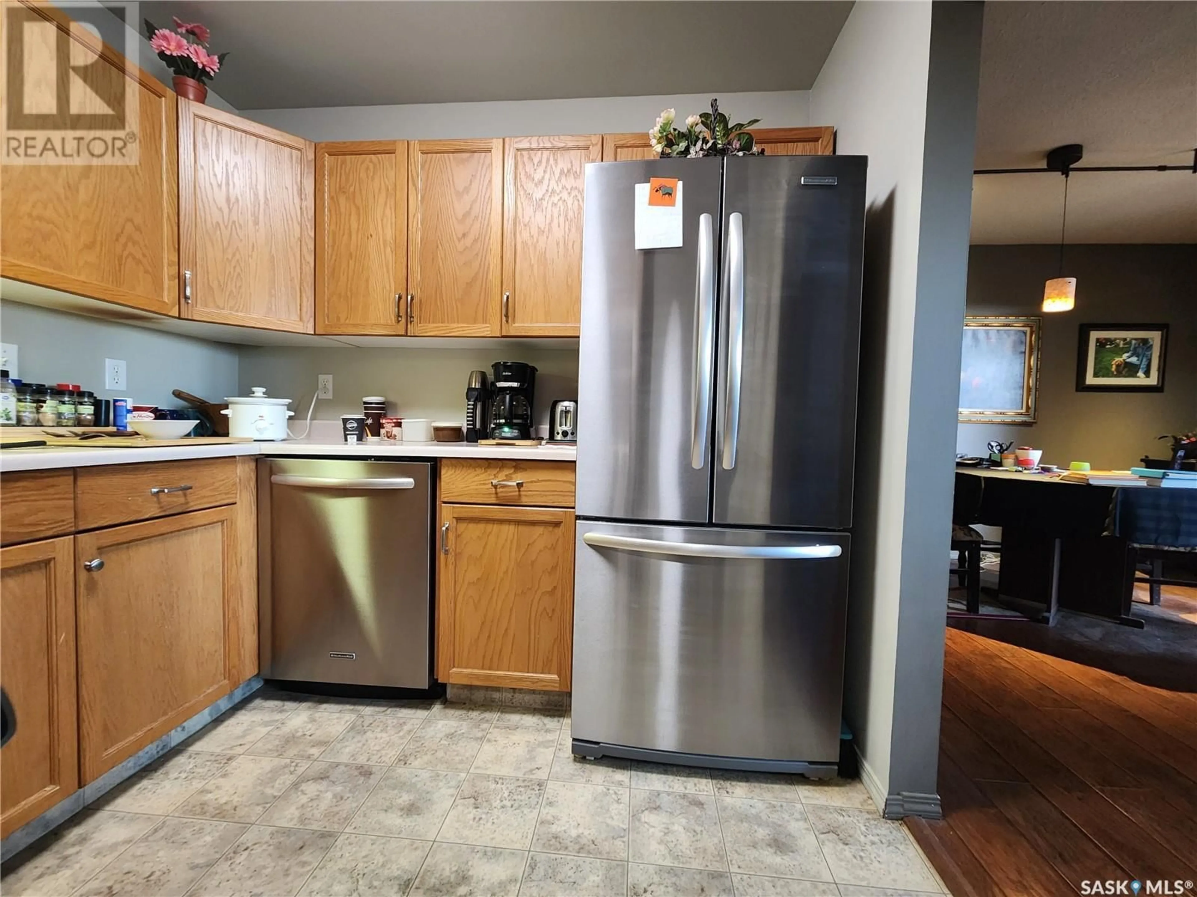 Standard kitchen, unknown for 102 - 105 1ST AVENUE, Caronport Saskatchewan S0H0S0