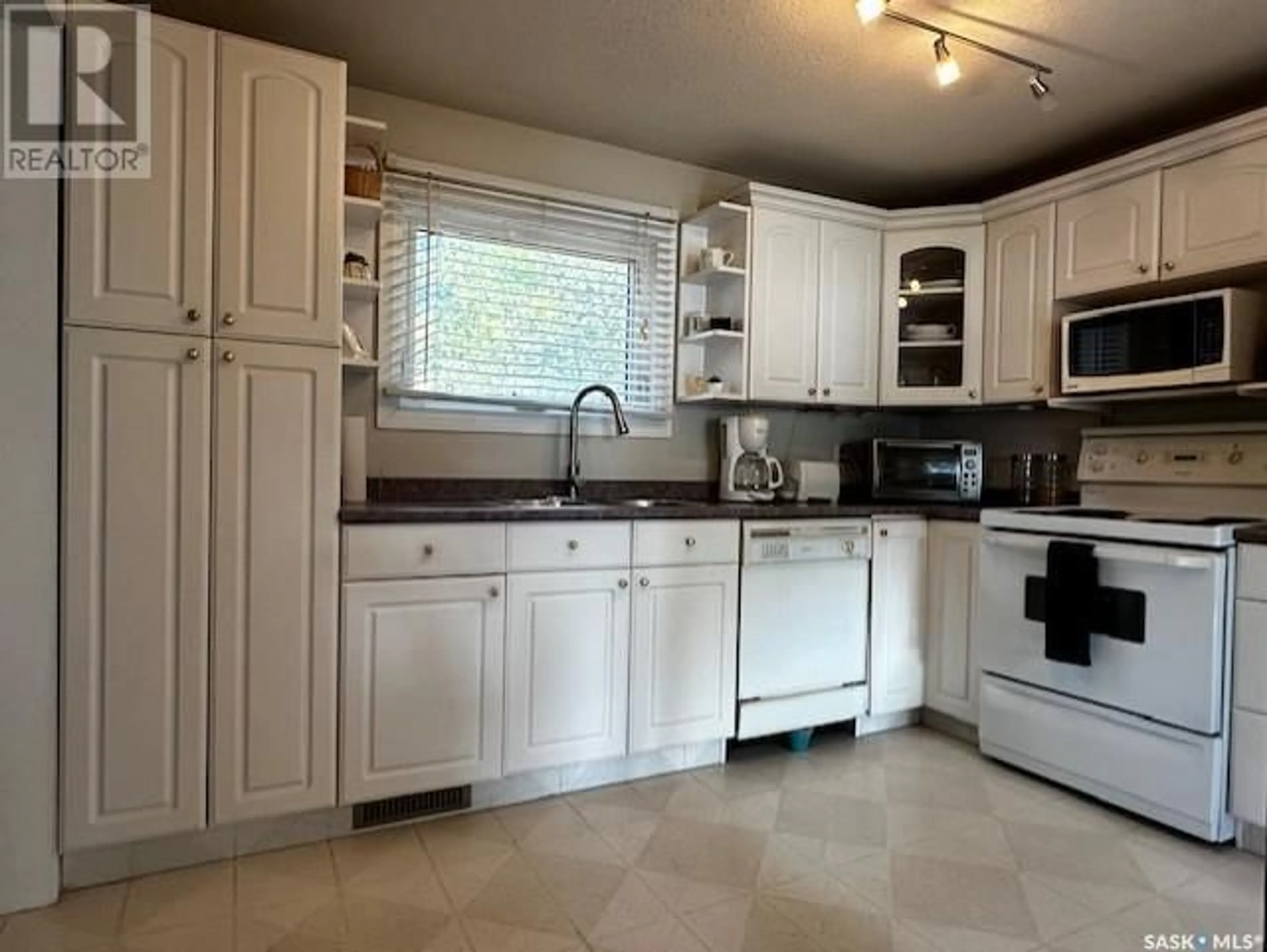 Kitchen for 412 2nd AVENUE W, Melville Saskatchewan S0A2P0