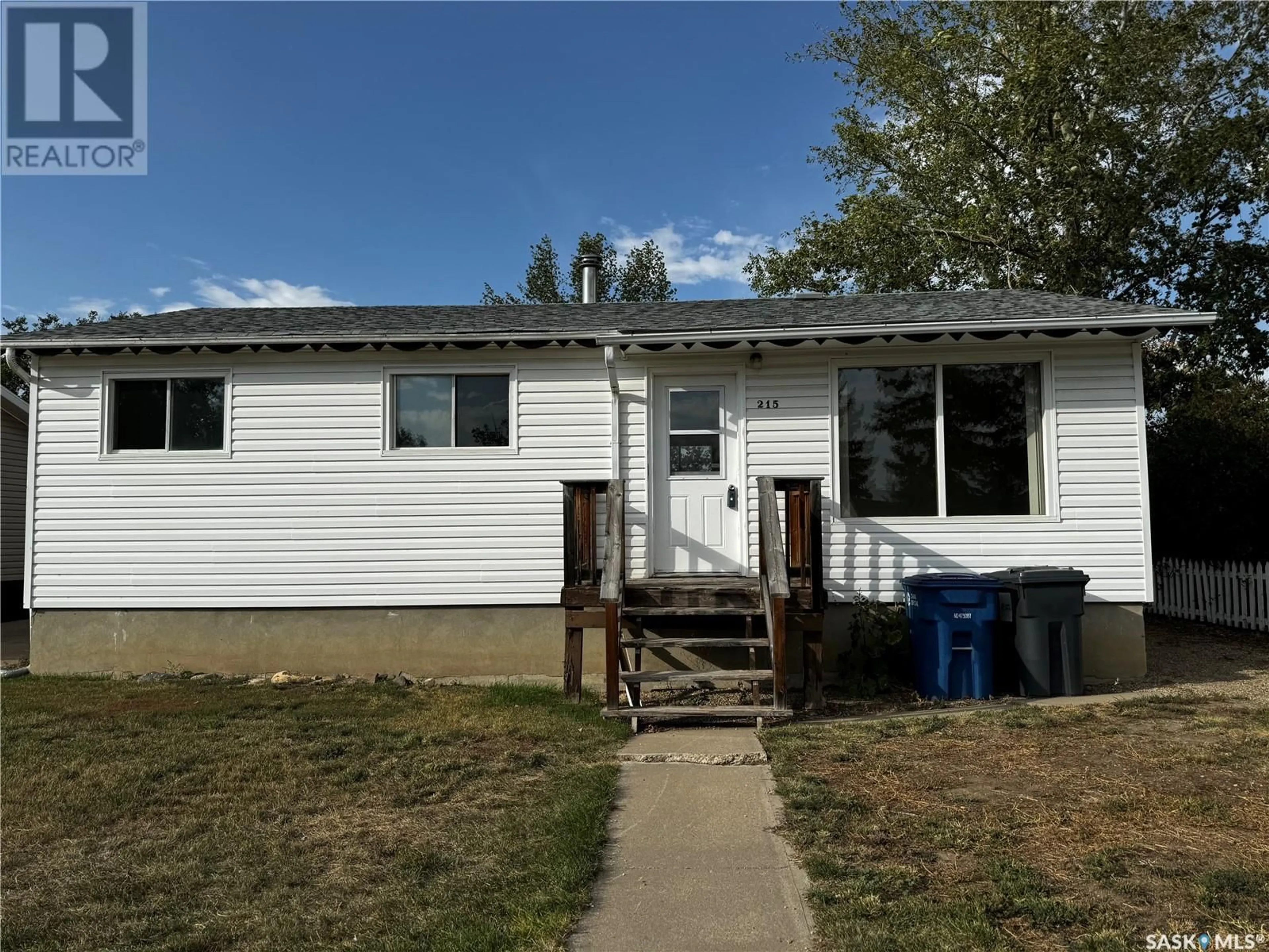 A pic from exterior of the house or condo for 215 5th AVENUE E, Gravelbourg Saskatchewan S0H1X0