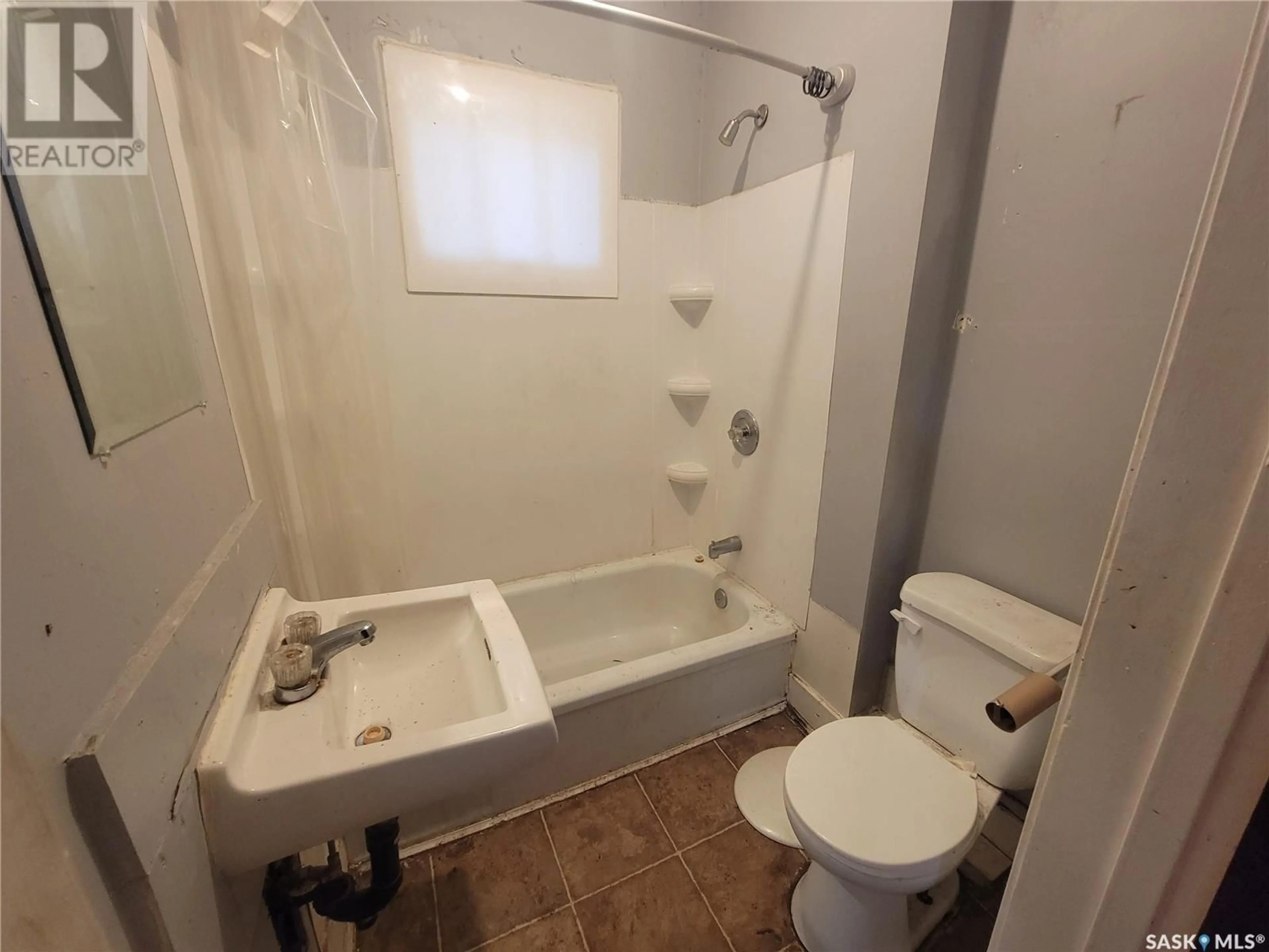 Standard bathroom, unknown for 1651 101st STREET, North Battleford Saskatchewan S9A1A5