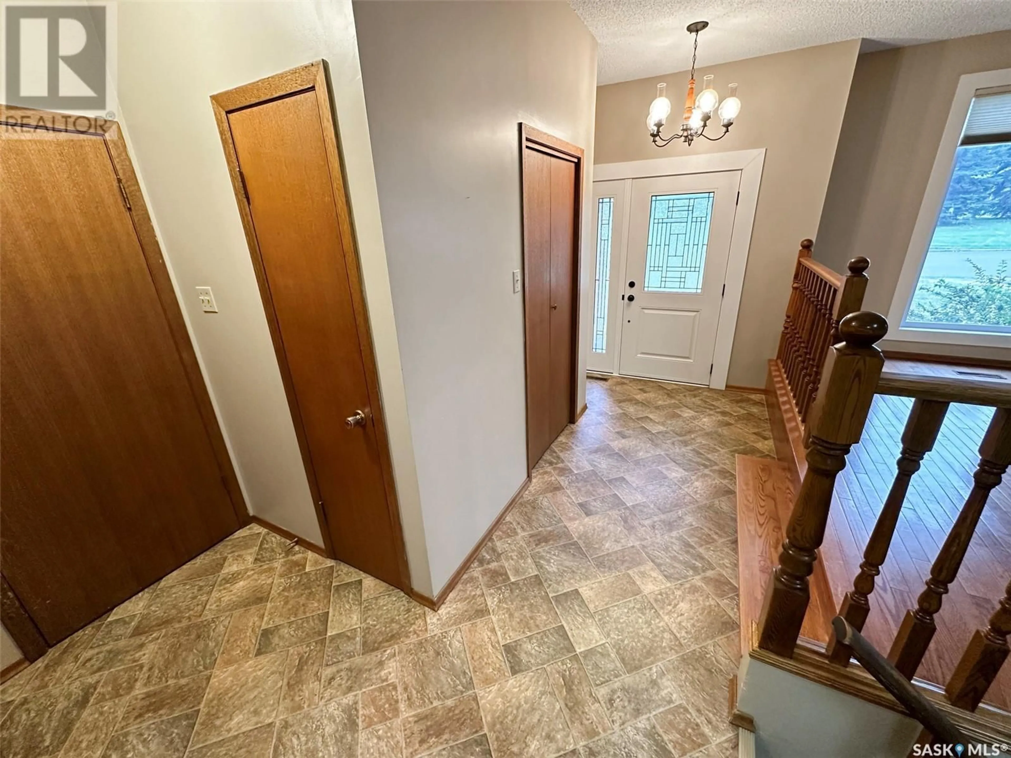 Indoor entryway for 105 MacDonald PLACE, Swift Current Saskatchewan S9H4A5