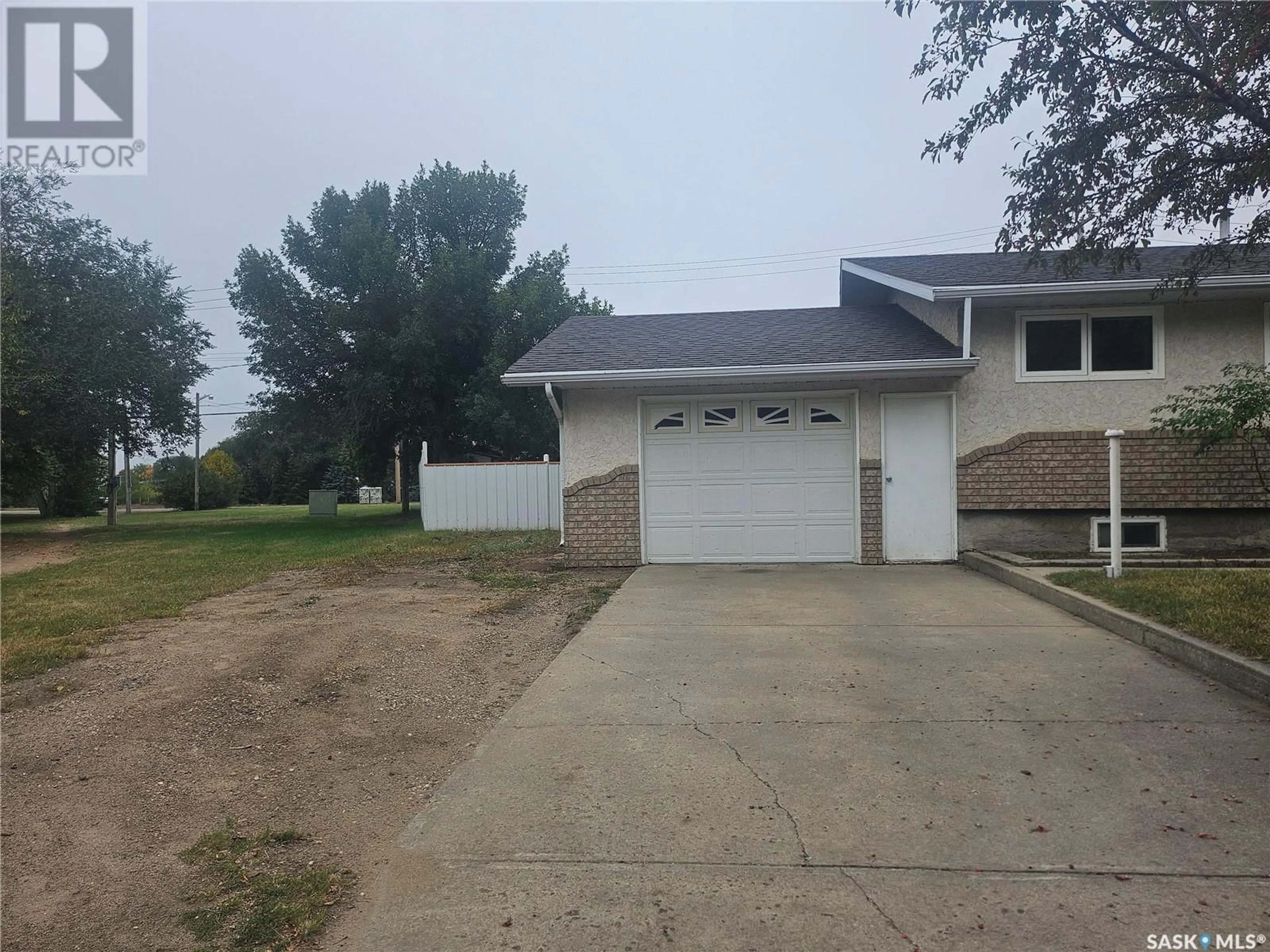 Frontside or backside of a home for 1317 Lynd CRESCENT, Estevan Saskatchewan S4A1Z2