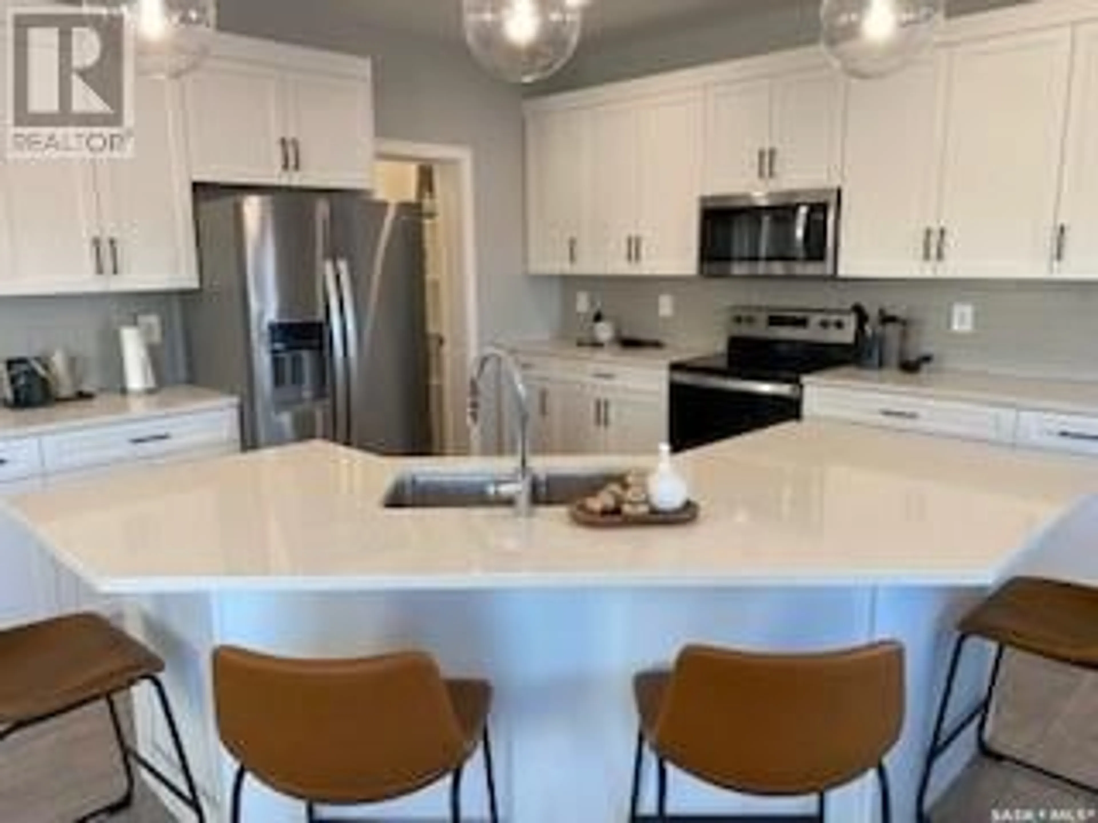 Contemporary kitchen for 118 Katz AVENUE, Saskatoon Saskatchewan S7V1S9