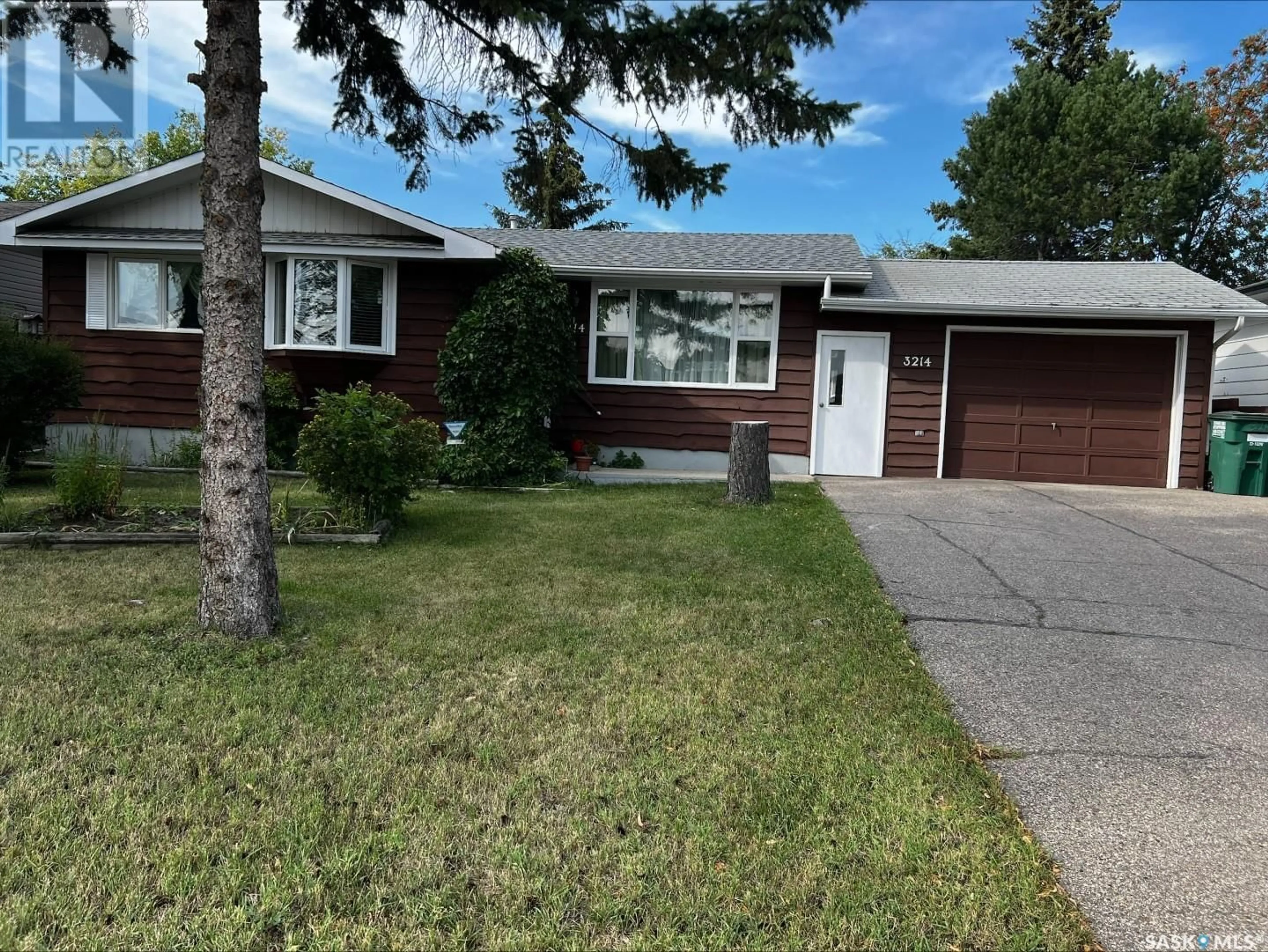 Frontside or backside of a home, cottage for 3214 Milton STREET, Saskatoon Saskatchewan S7L3X4