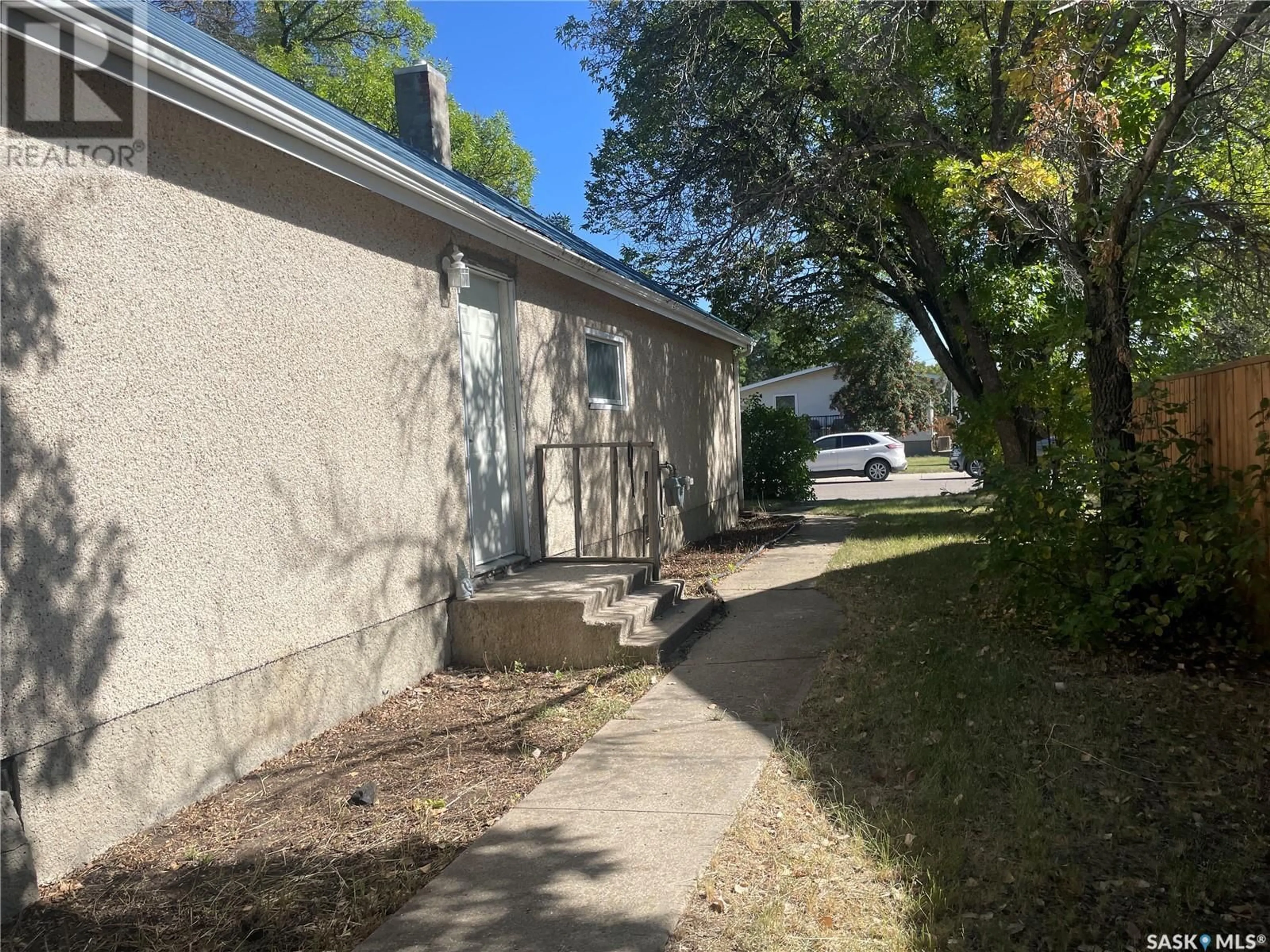 Frontside or backside of a home for 111 Sidney STREET, Maple Creek Saskatchewan S0N1N0