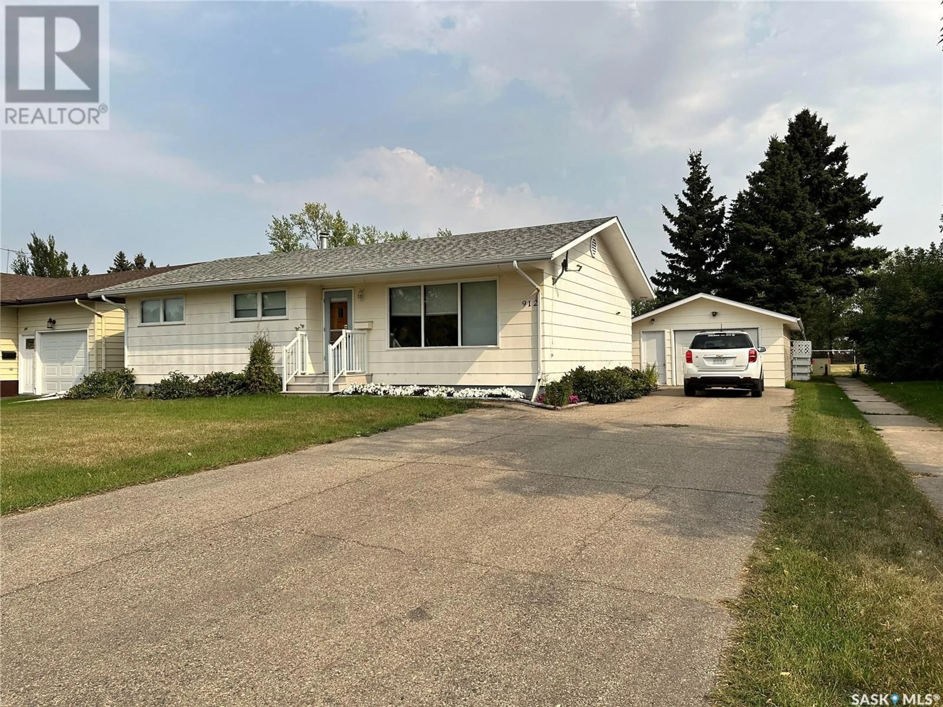 Frontside or backside of a home for 912 16th STREET, Humboldt Saskatchewan S0K2A0