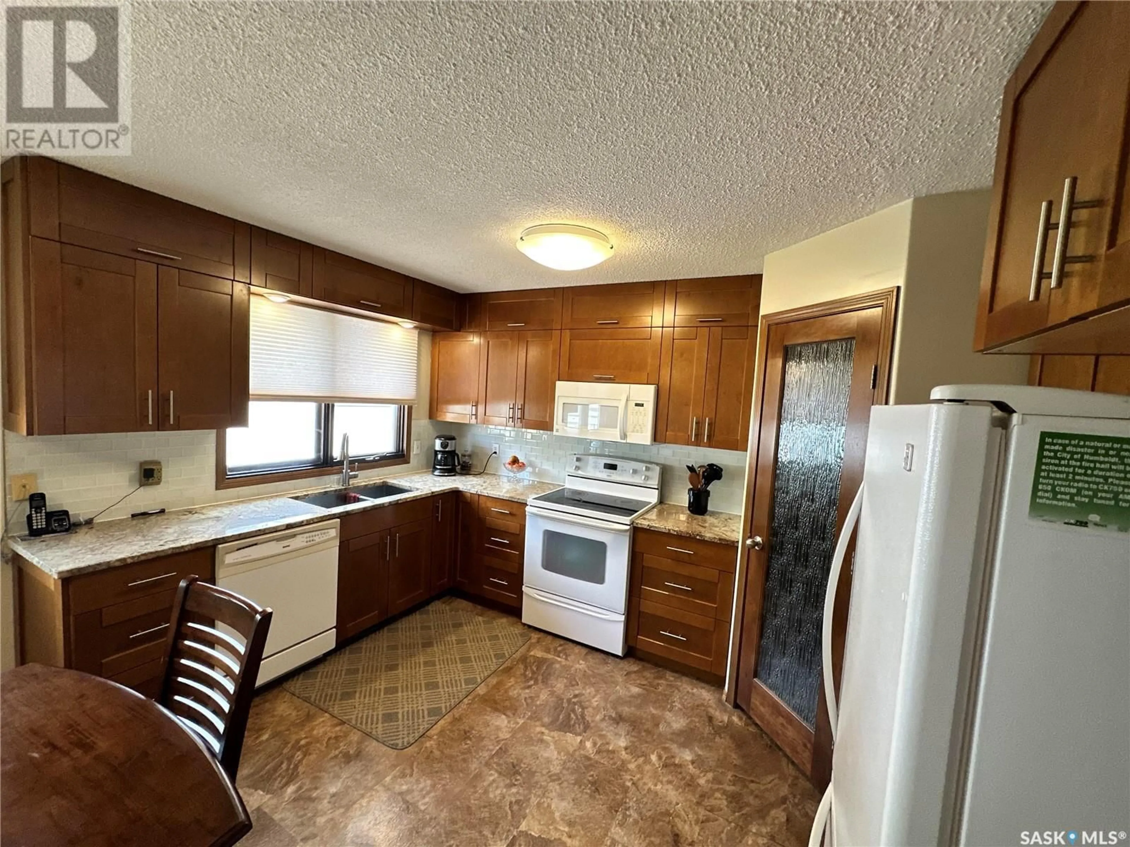 Standard kitchen for 912 16th STREET, Humboldt Saskatchewan S0K2A0