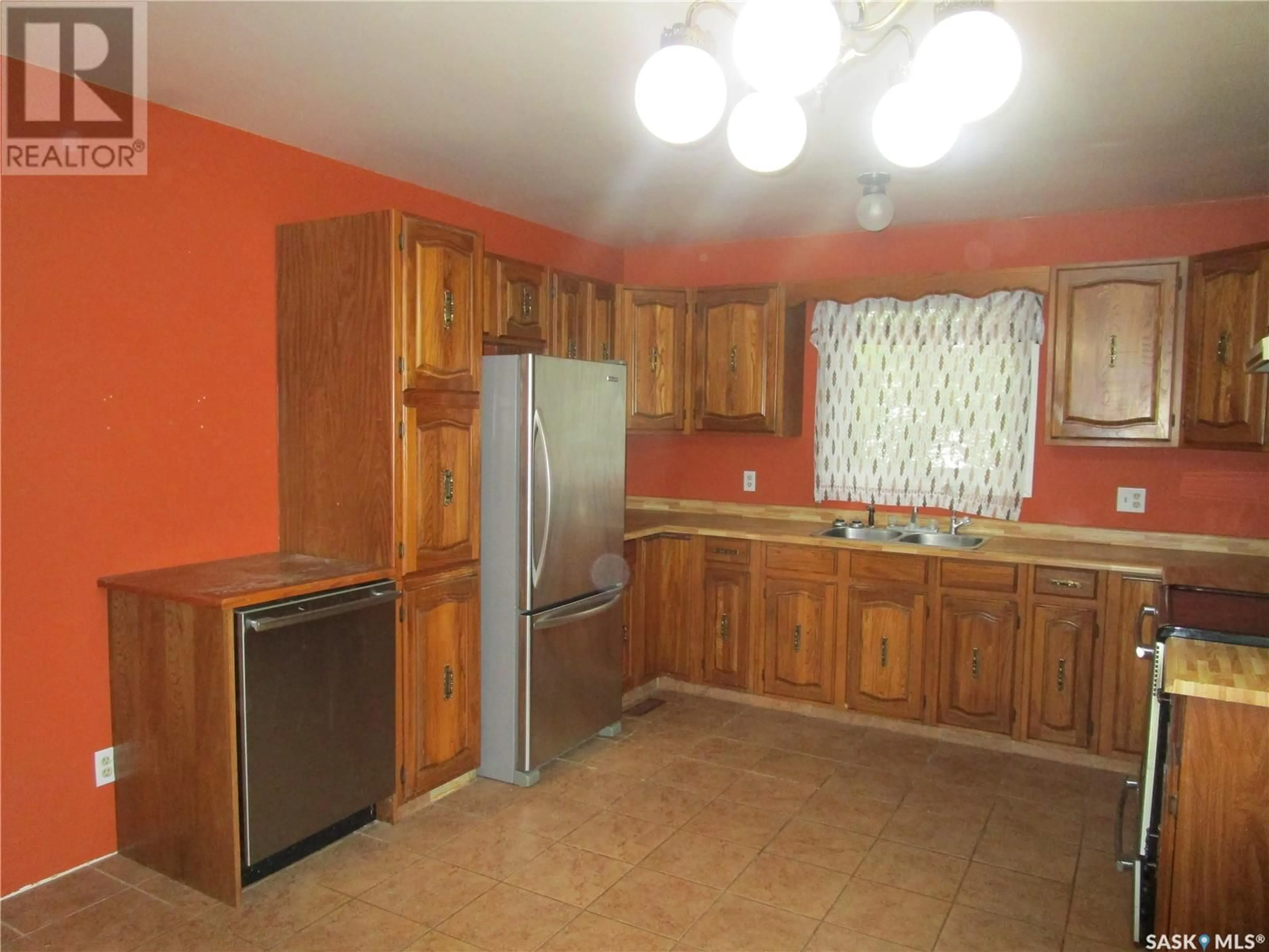 Kitchen for 71 Patricia DRIVE, Coronach Saskatchewan S0H0Z0