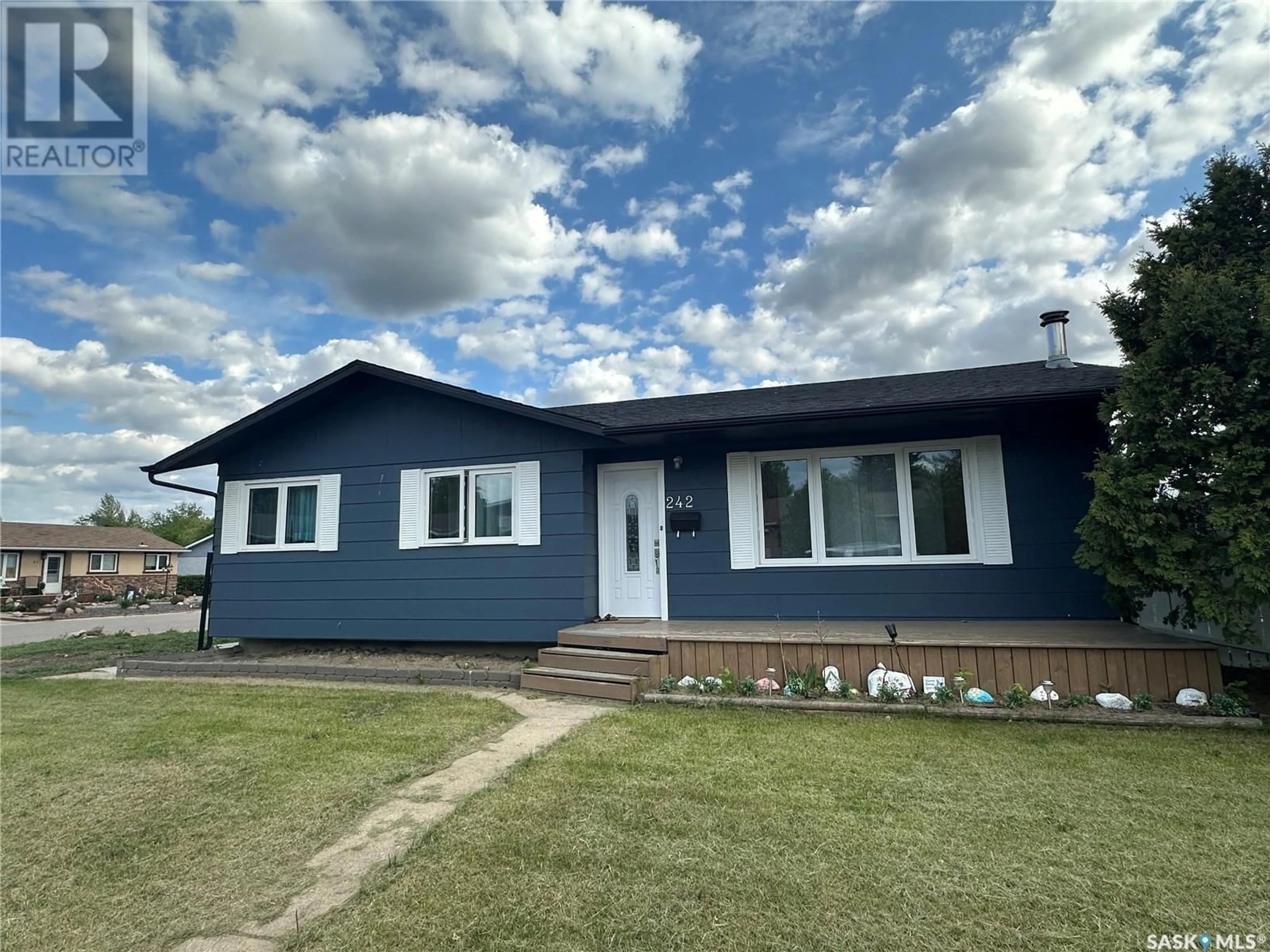 Frontside or backside of a home for 242 Onstad CRESCENT, Weyburn Saskatchewan S4H2T4