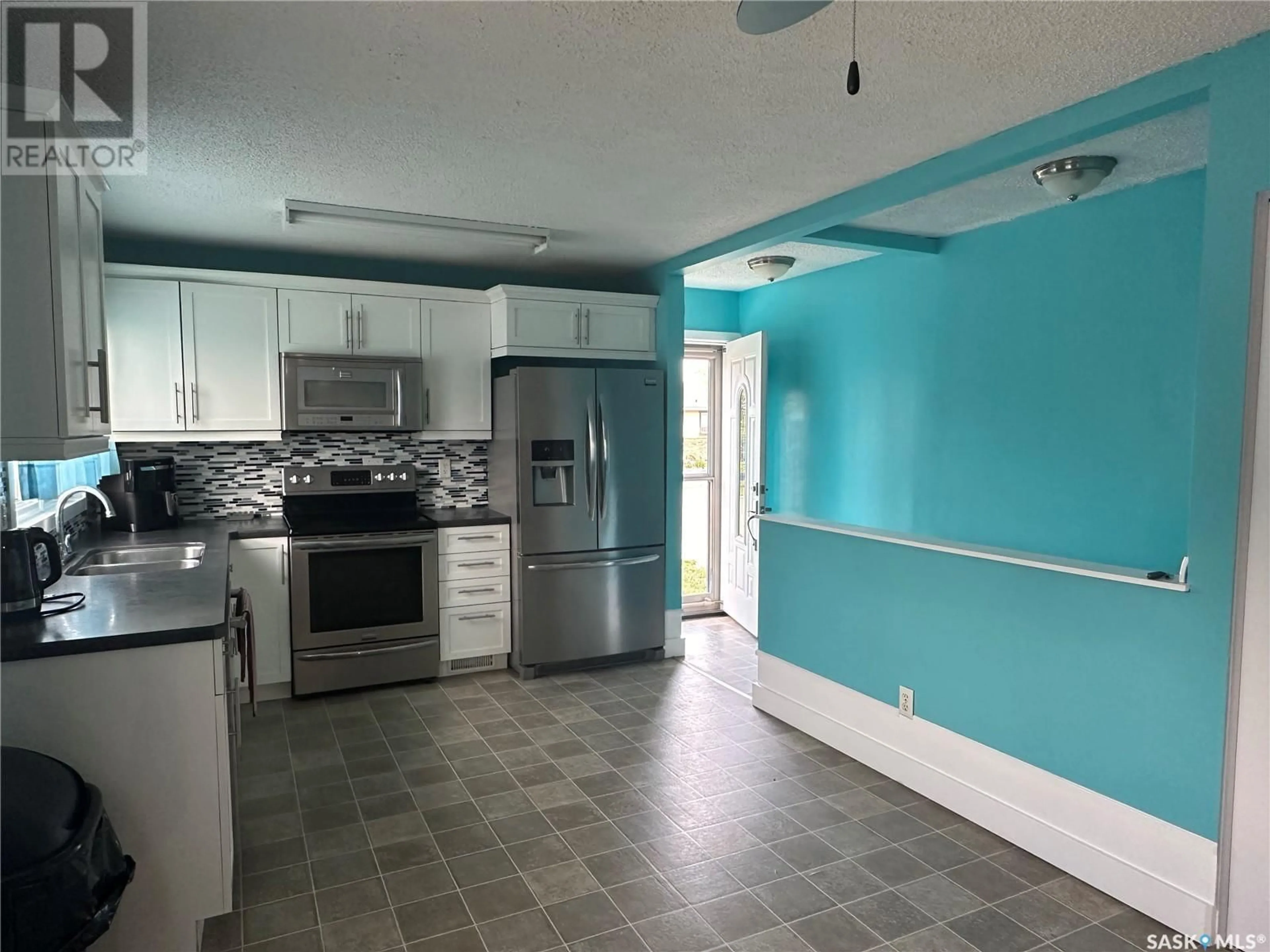 Kitchen for 242 Onstad CRESCENT, Weyburn Saskatchewan S4H2T4