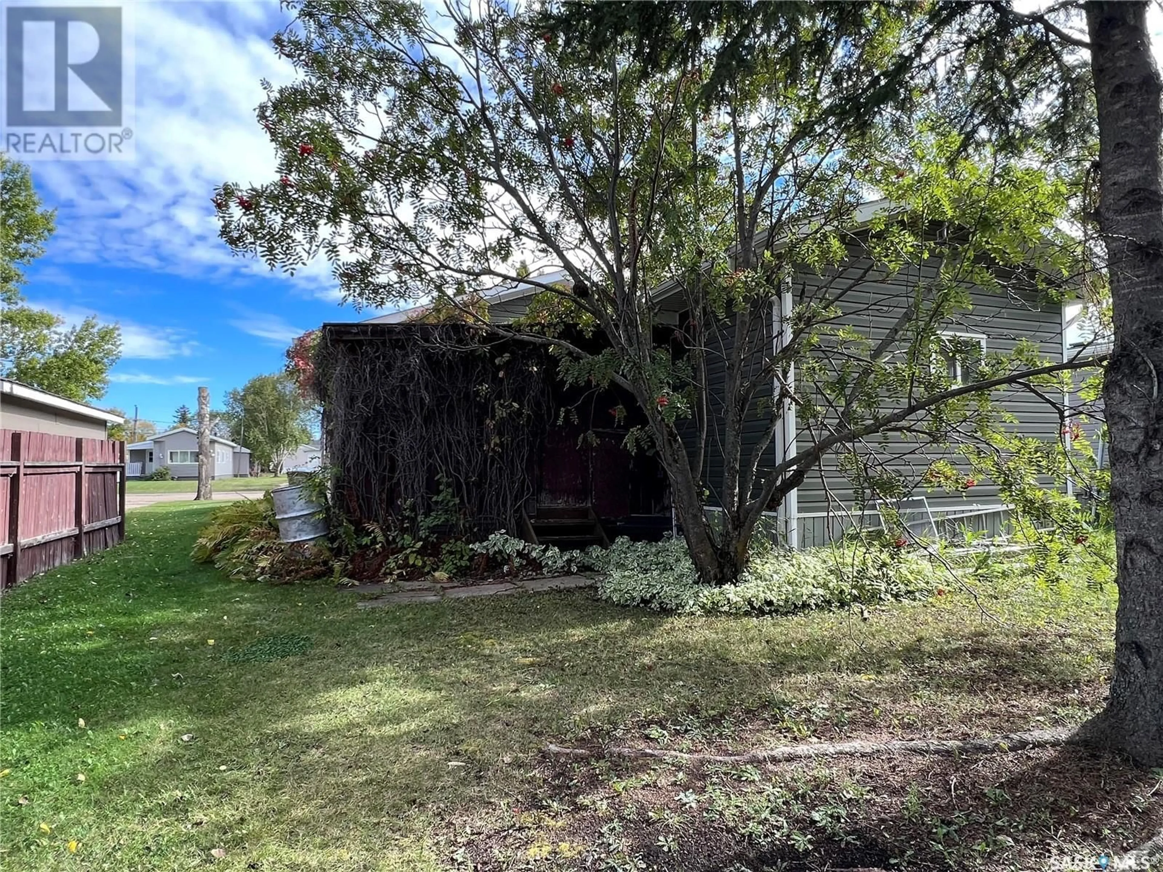 Fenced yard for 107 Fifth AVENUE, Melfort Saskatchewan S0E1A0