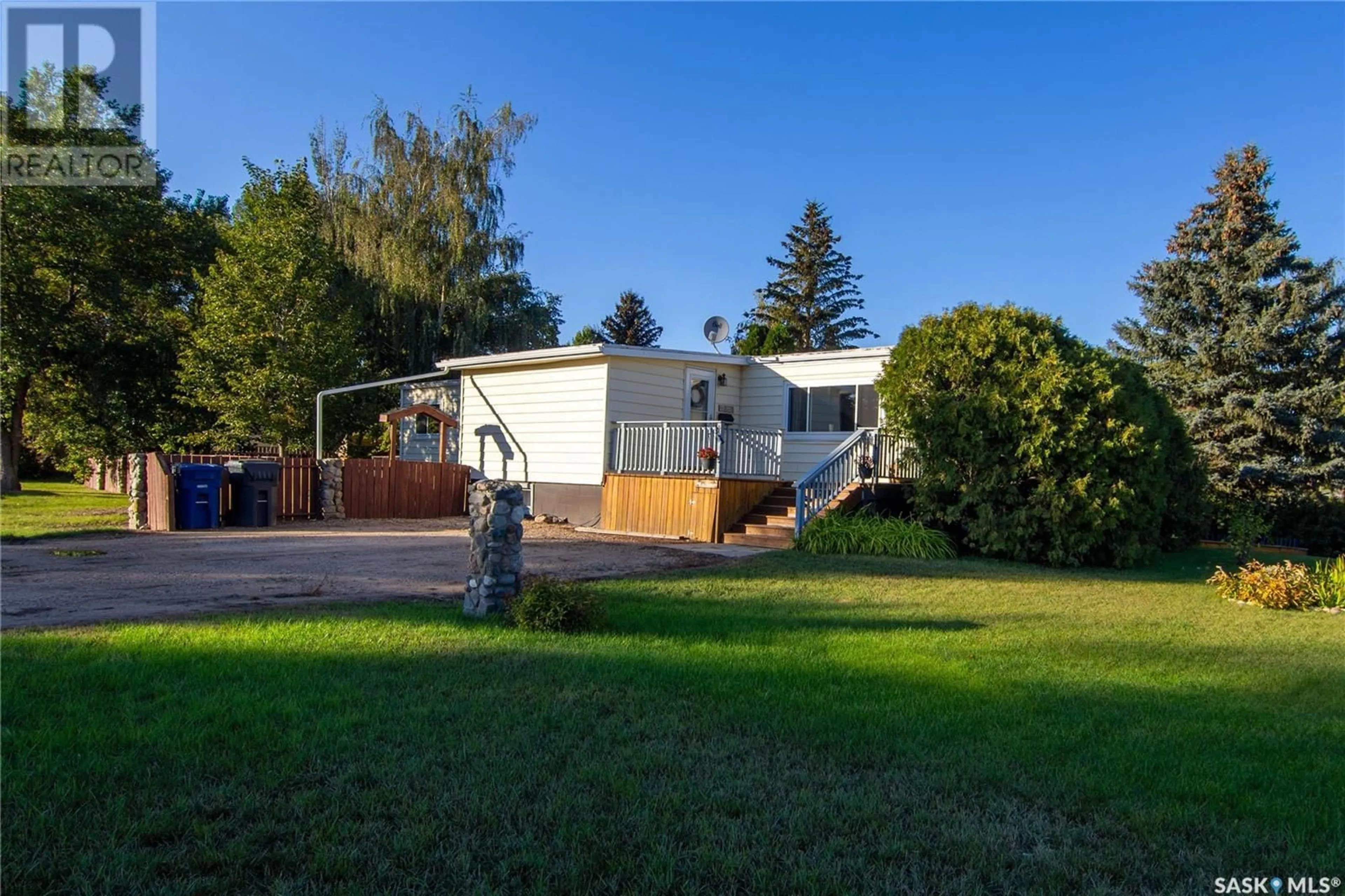 Outside view for 22 Main STREET, Clavet Saskatchewan S0K0Y0