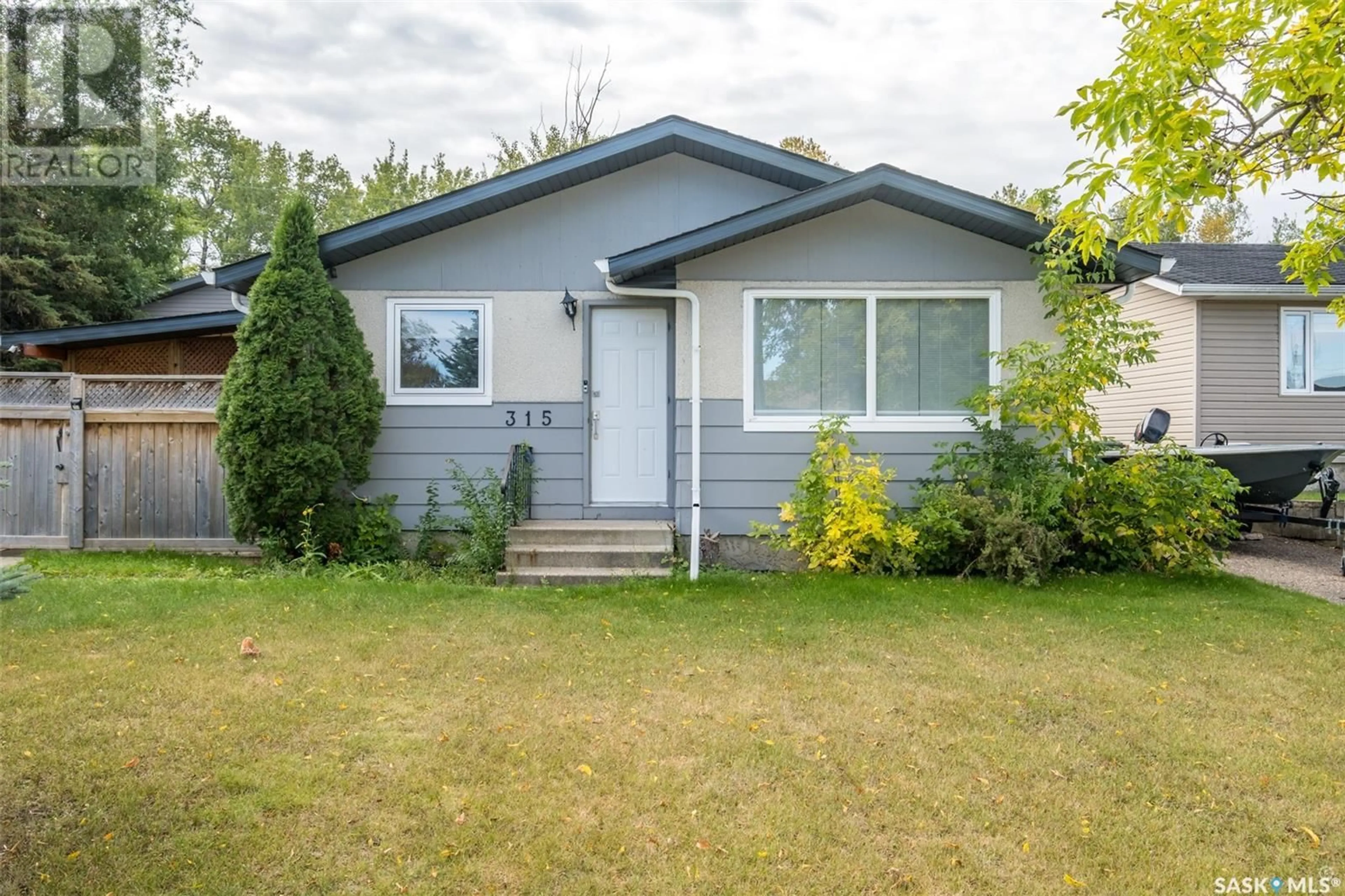 Frontside or backside of a home for 315 Macarthur DRIVE, Prince Albert Saskatchewan S6V5X3