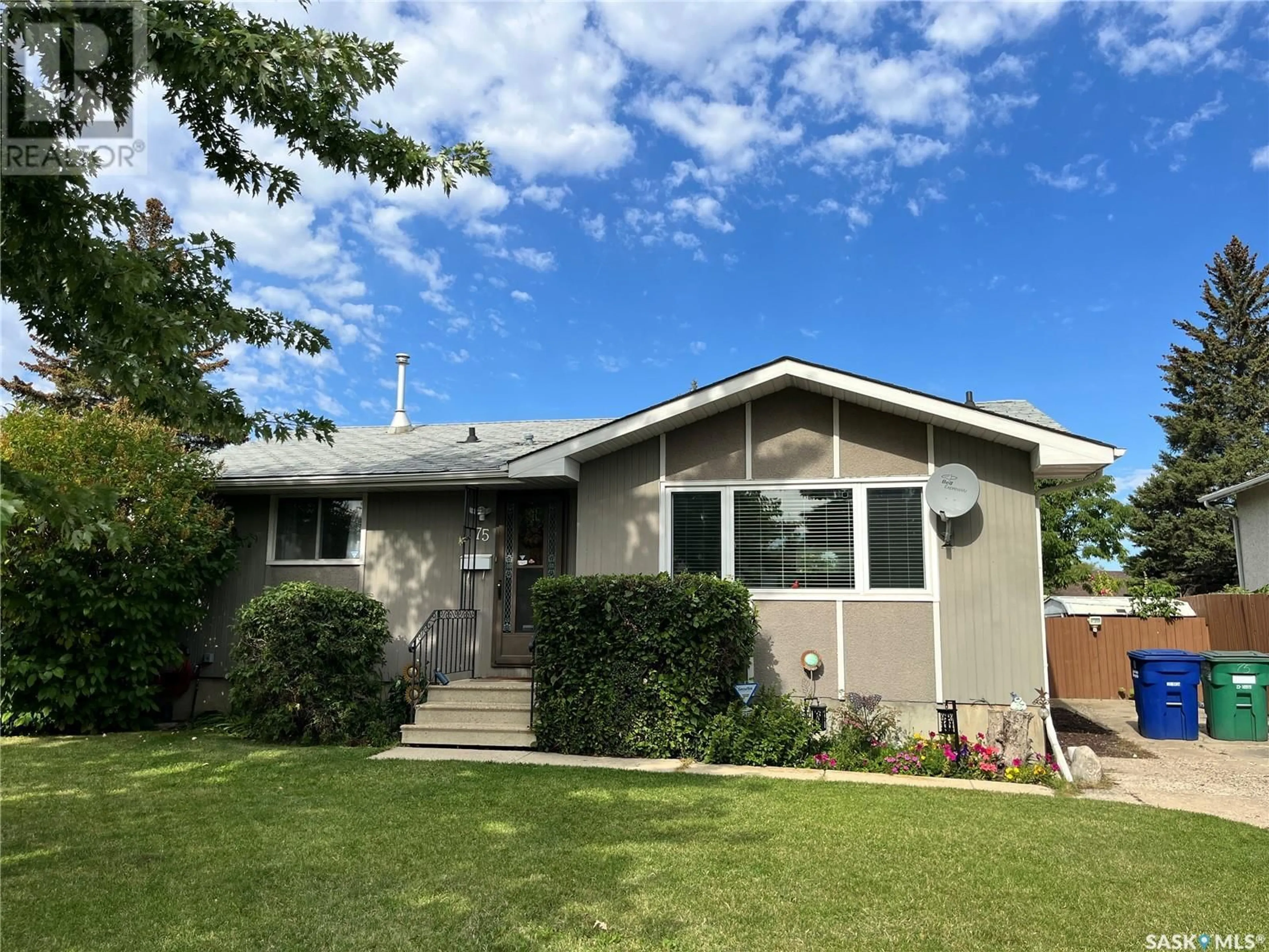 Frontside or backside of a home for 75 Morris DRIVE, Saskatoon Saskatchewan S7L3V1