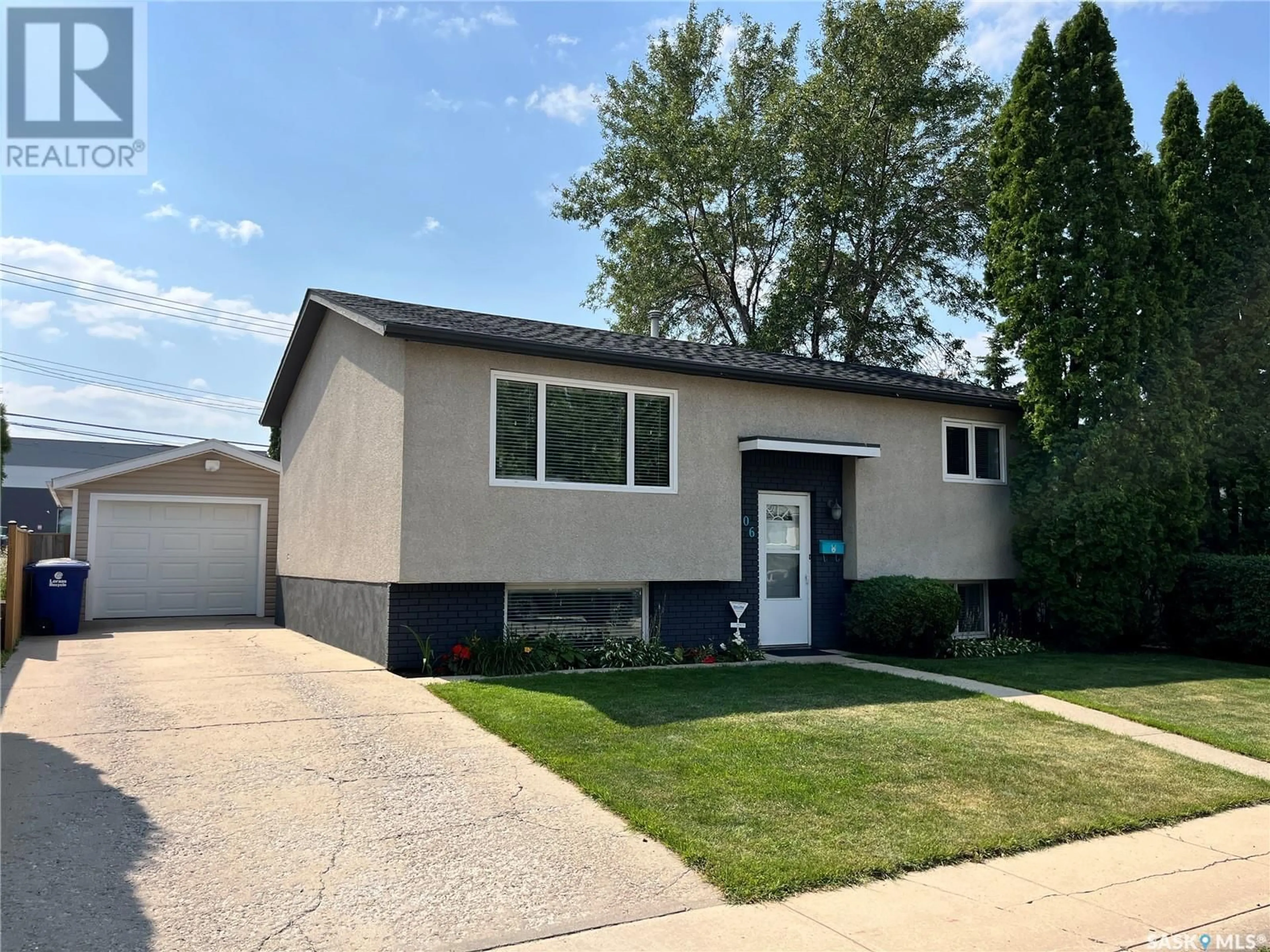 Home with vinyl exterior material for 106 Ramsay COURT, Saskatoon Saskatchewan S7H4H2