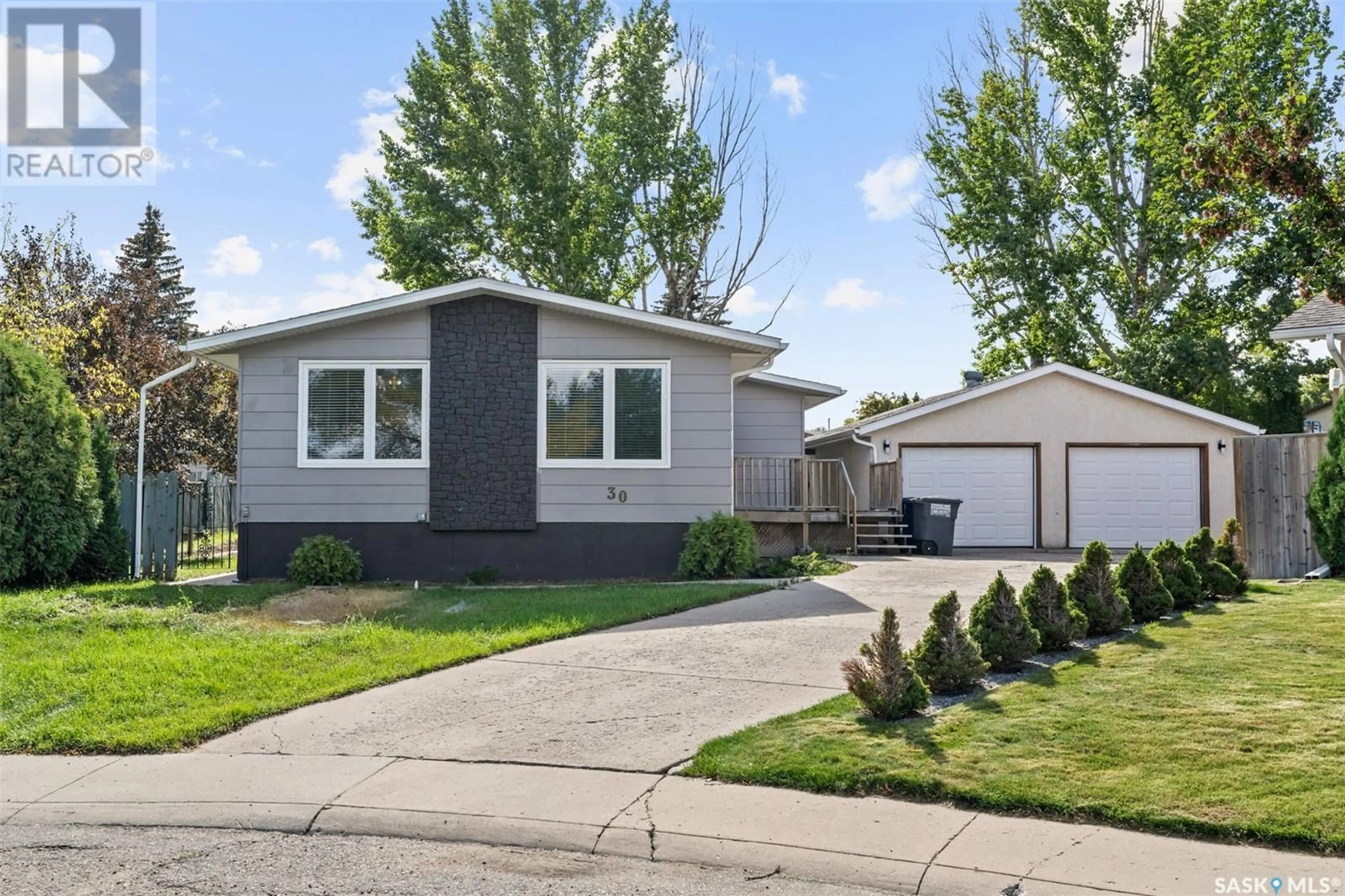 Home with vinyl exterior material for 30 Chandler PLACE, Saskatoon Saskatchewan S7L4V3