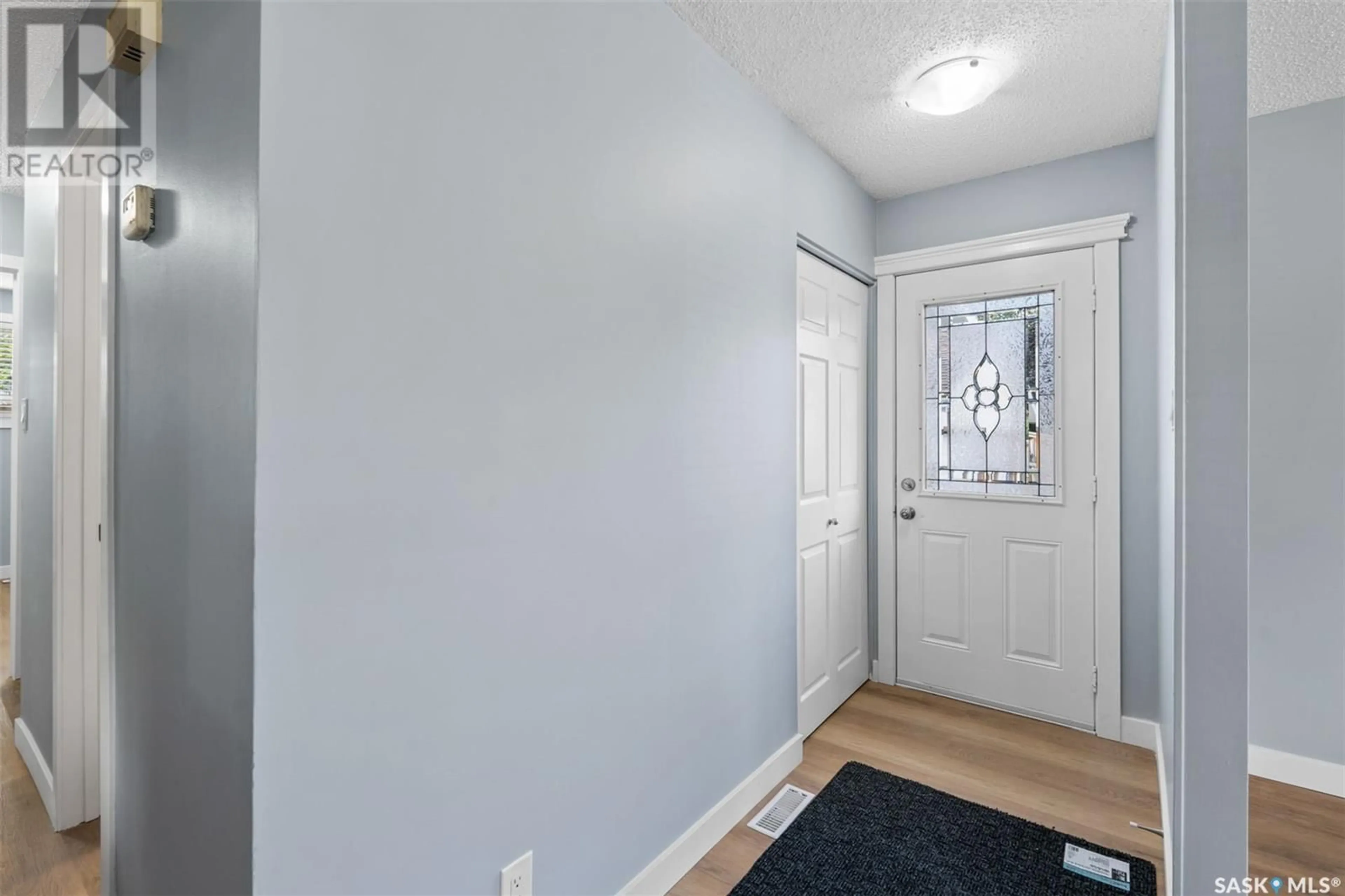 Indoor entryway for 30 Chandler PLACE, Saskatoon Saskatchewan S7L4V3