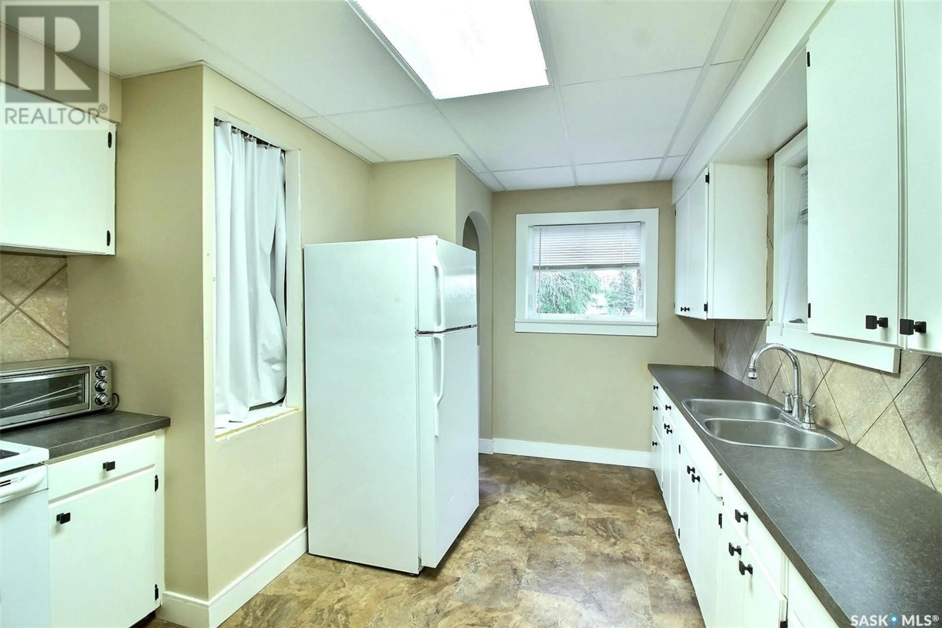 Standard kitchen, ceramic/tile floor for 868 17TH STREET, Prince Albert Saskatchewan S6V3Y4