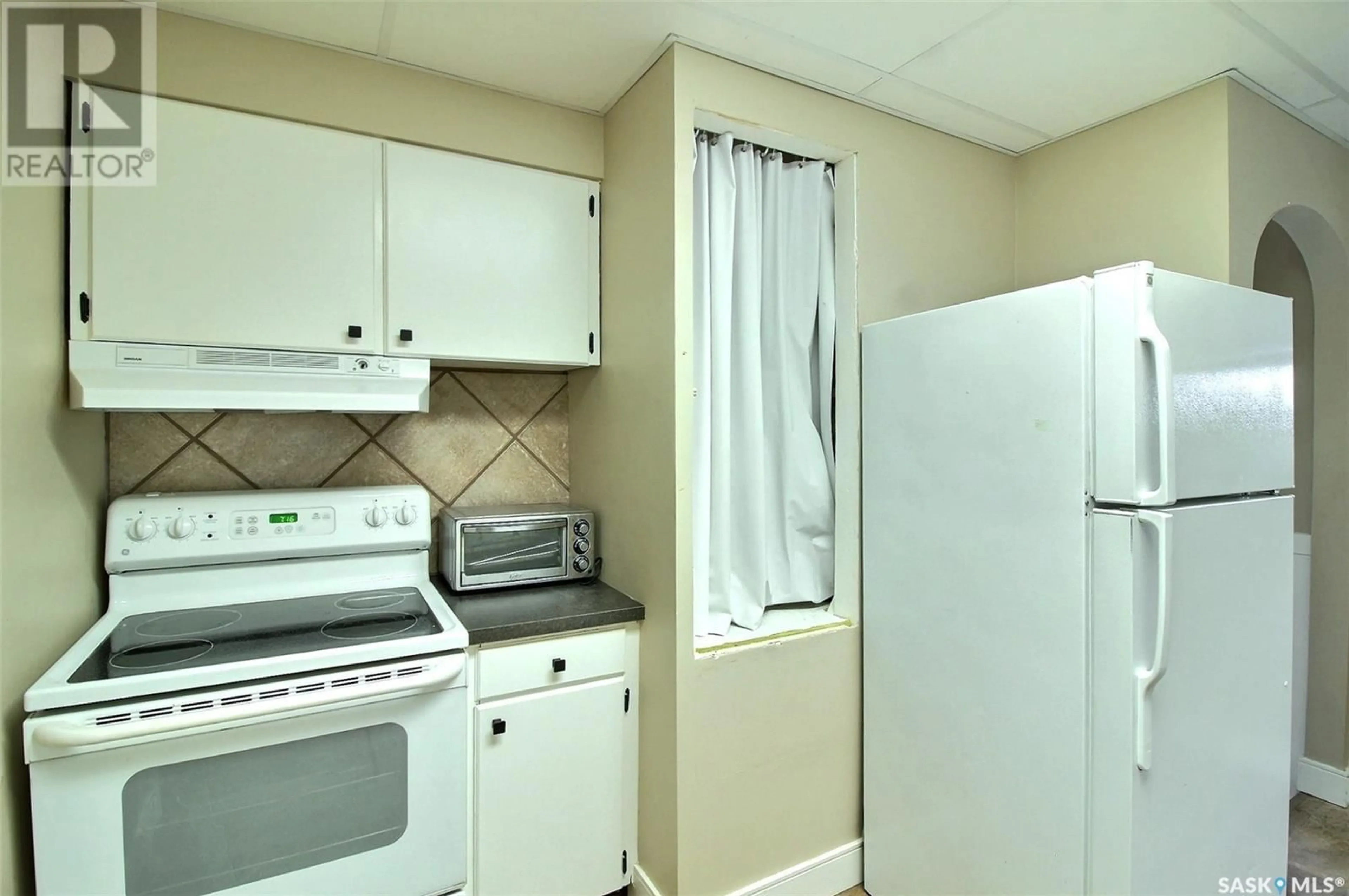Standard kitchen, unknown for 868 17TH STREET, Prince Albert Saskatchewan S6V3Y4