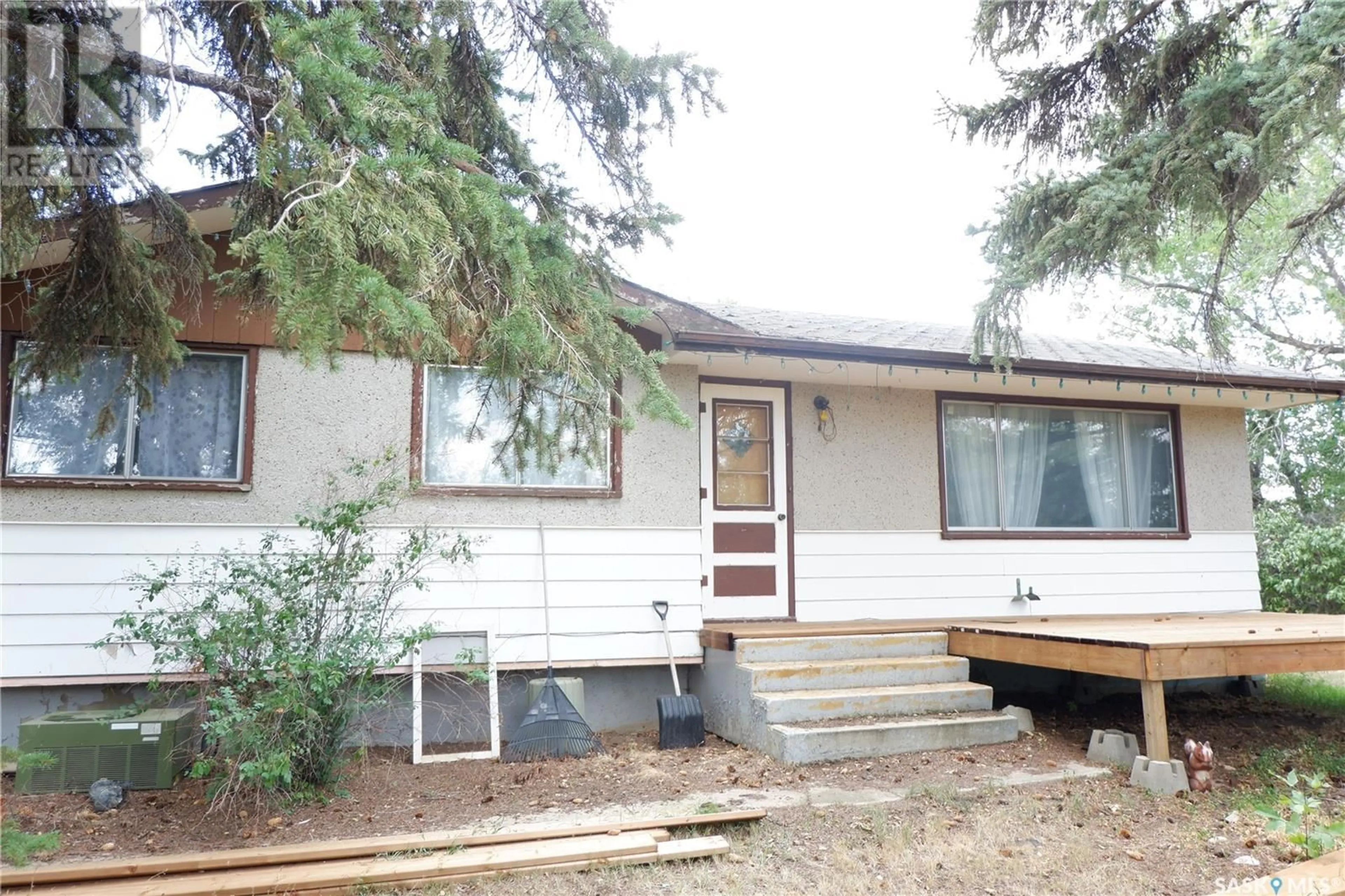 Outside view for 38 Kasper CRESCENT, Assiniboia Saskatchewan S0H0B0