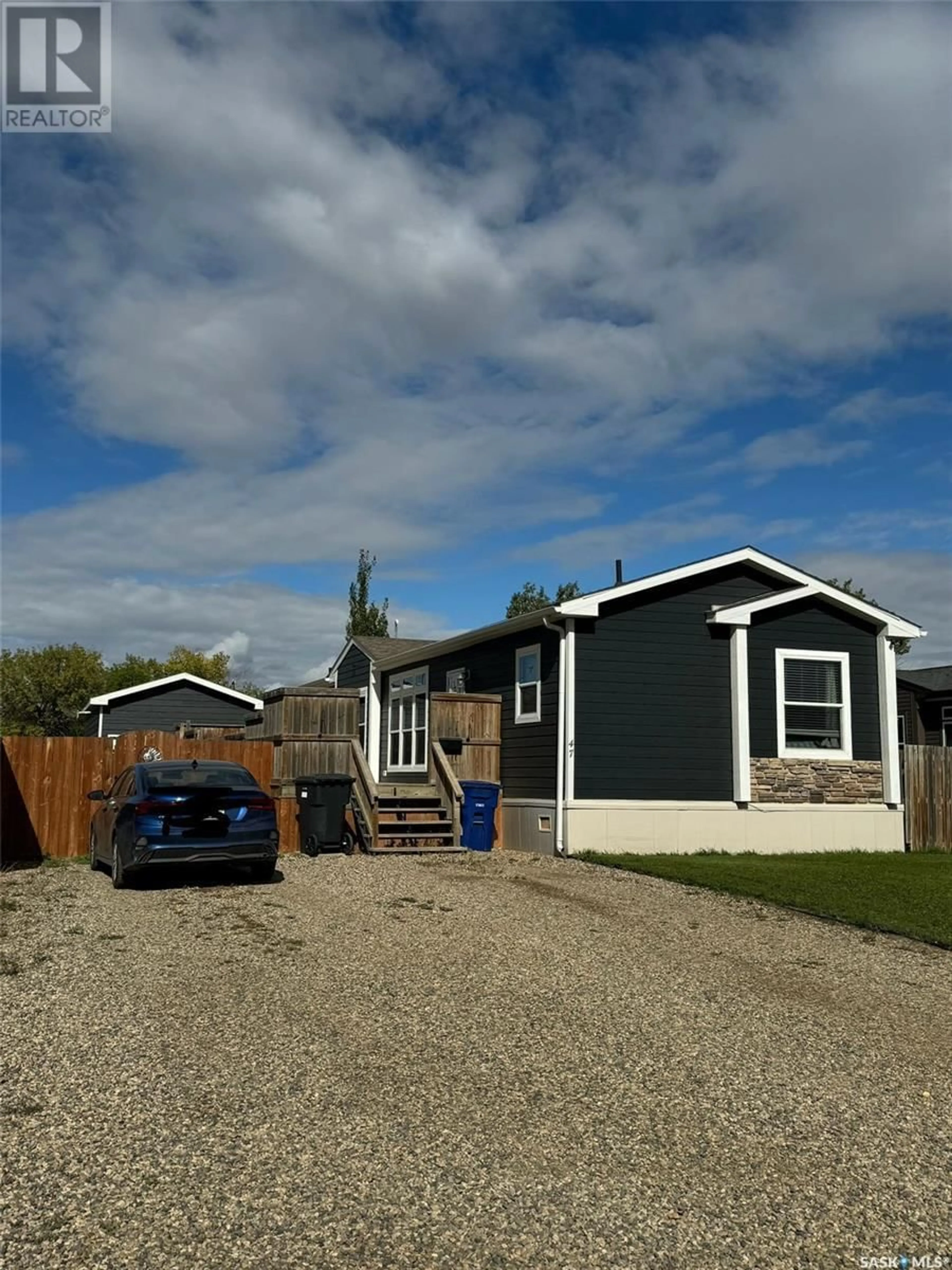 A pic from exterior of the house or condo for 47 2nd AVENUE SW, Weyburn Saskatchewan S4H3P4