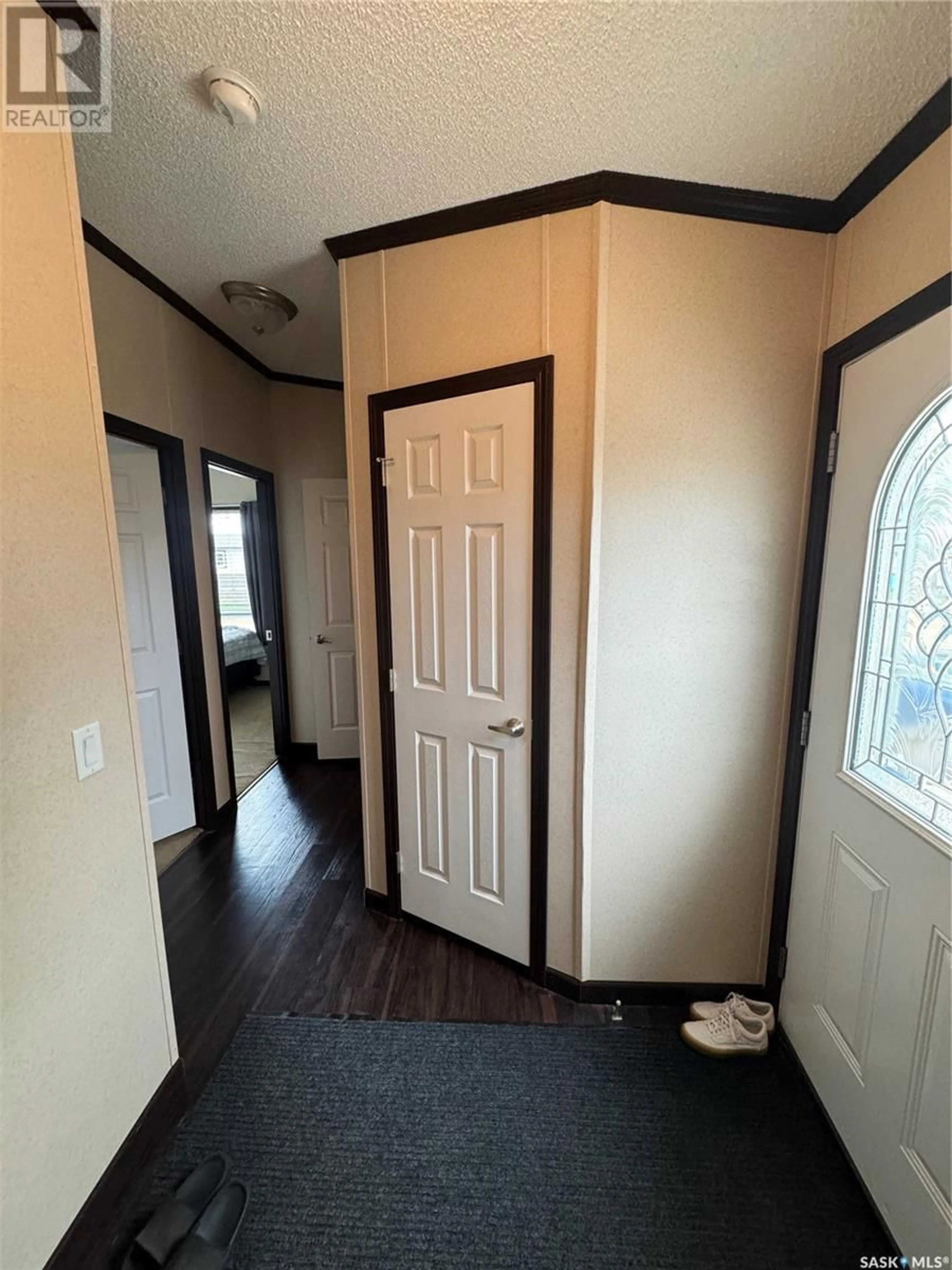 Indoor entryway for 47 2nd AVENUE SW, Weyburn Saskatchewan S4H3P4