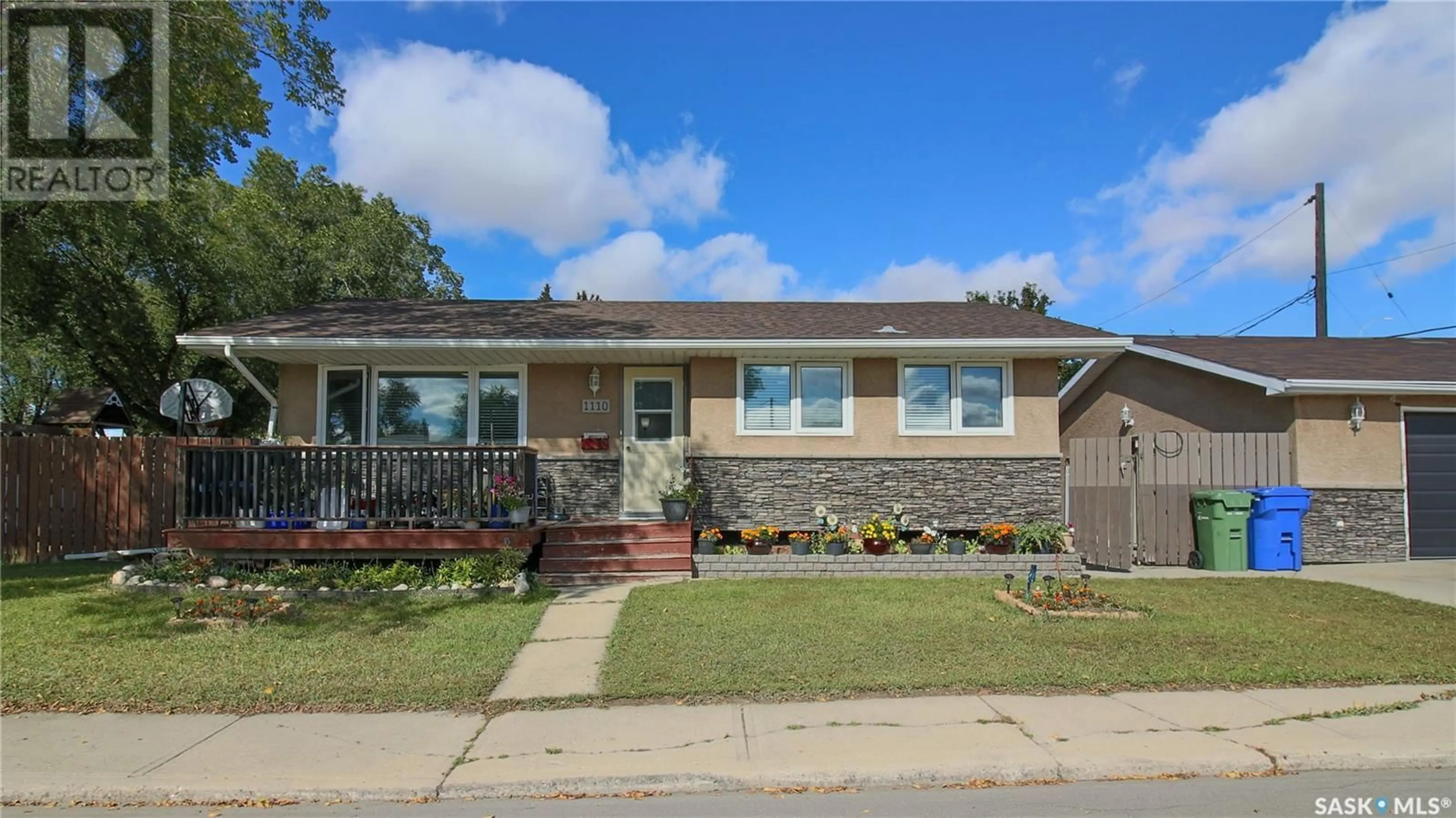 Frontside or backside of a home for 1110 Dover AVENUE, Regina Saskatchewan S4R0L3