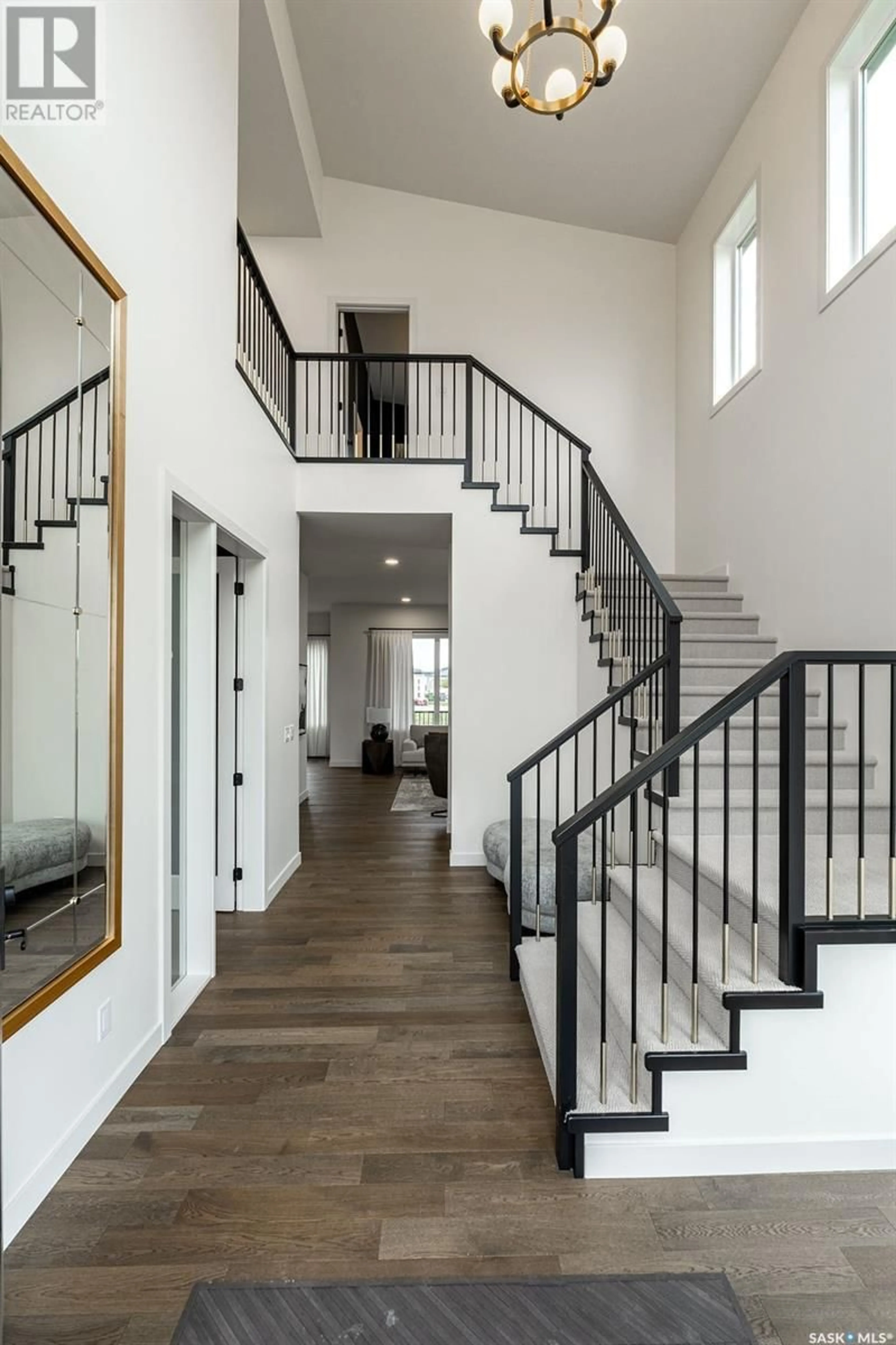 Indoor entryway, wood floors for 501 Greenbryre BEND, Corman Park Rm No. 344 Saskatchewan S7V0J4