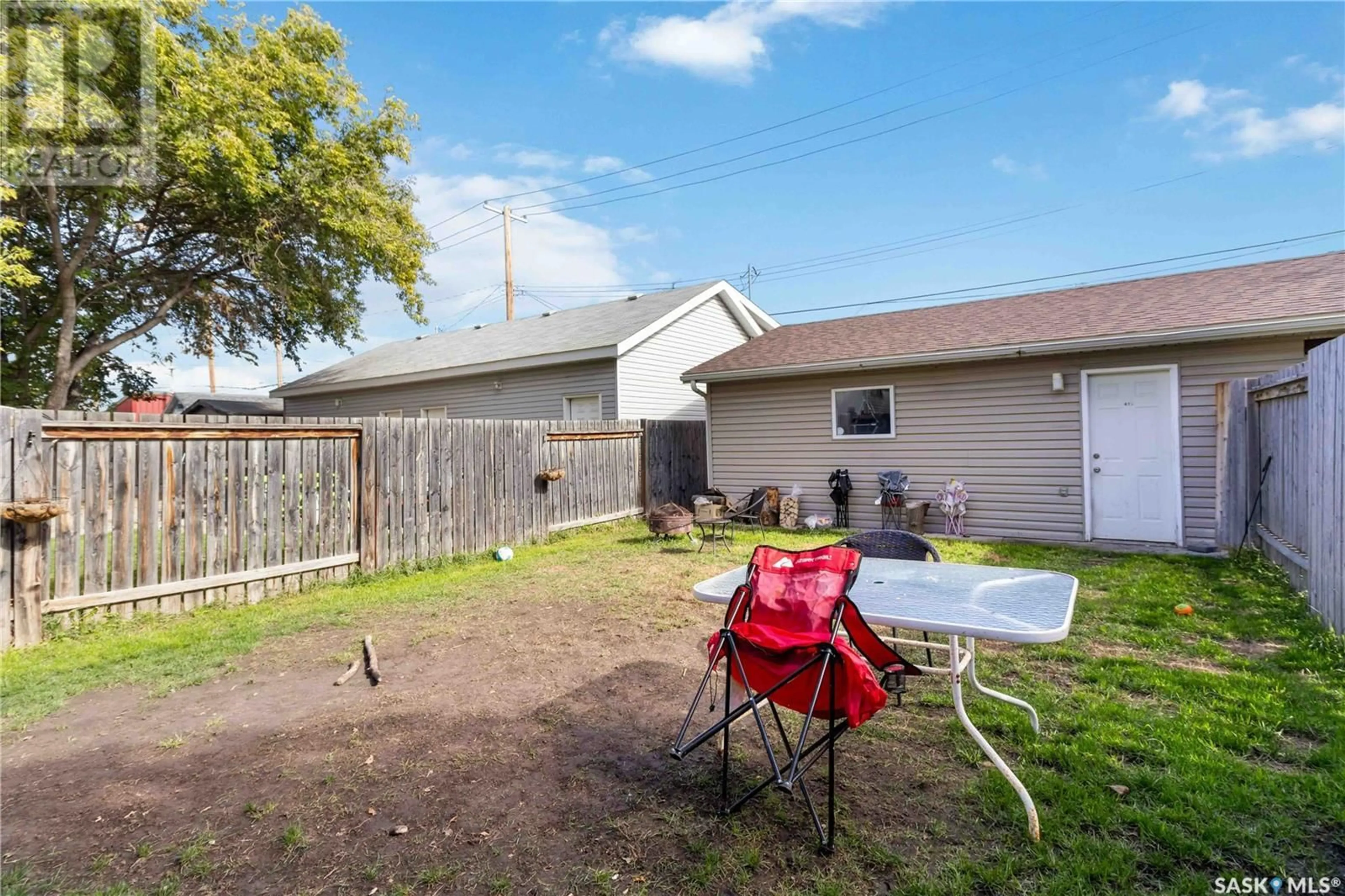 Fenced yard for 410 D AVENUE S, Saskatoon Saskatchewan S7M1R4