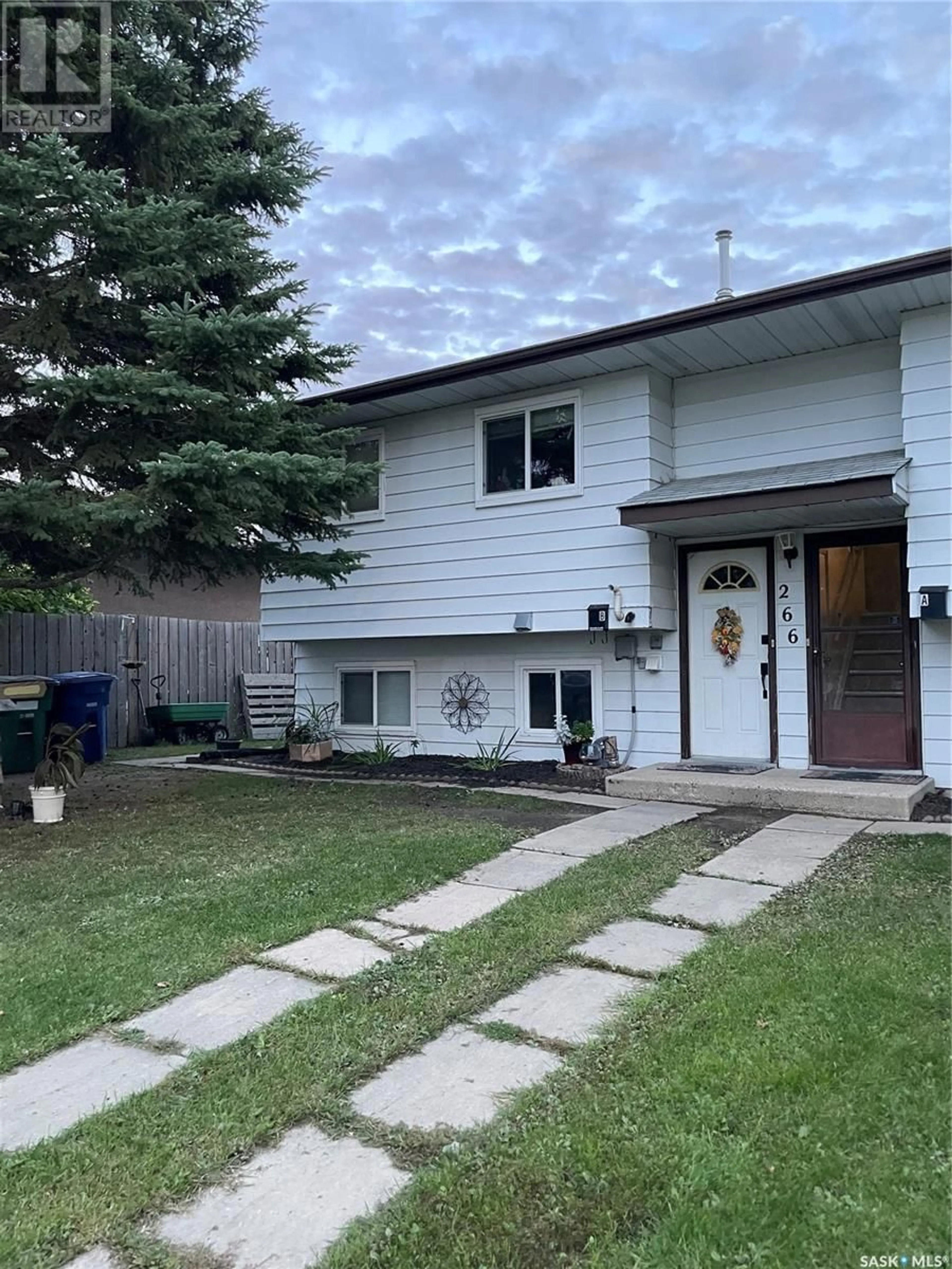 Frontside or backside of a home for 266 Langevin CRESCENT, Saskatoon Saskatchewan S7L5R3