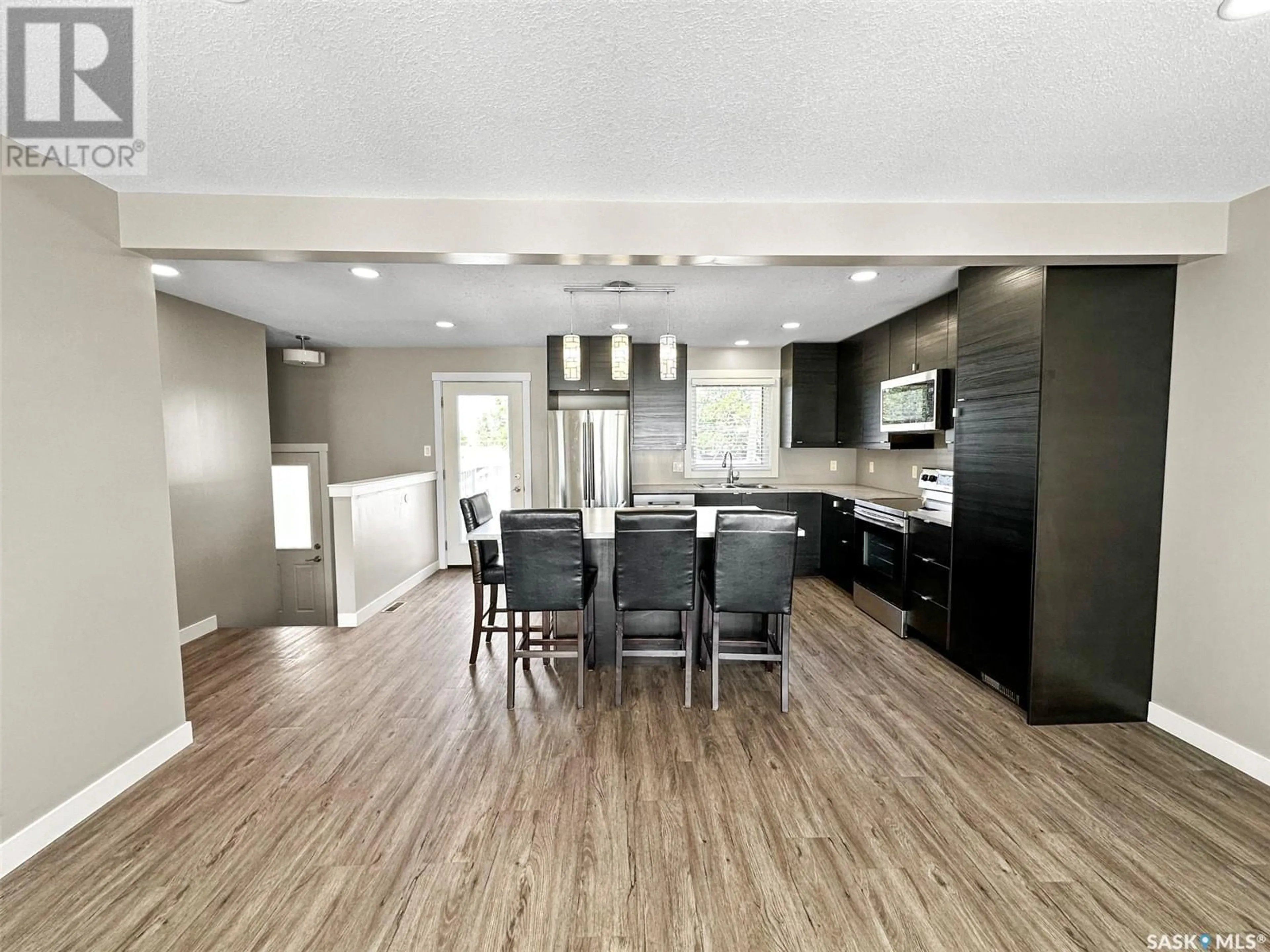 Contemporary kitchen for 261 Conlin DRIVE, Swift Current Saskatchewan S9H3A9