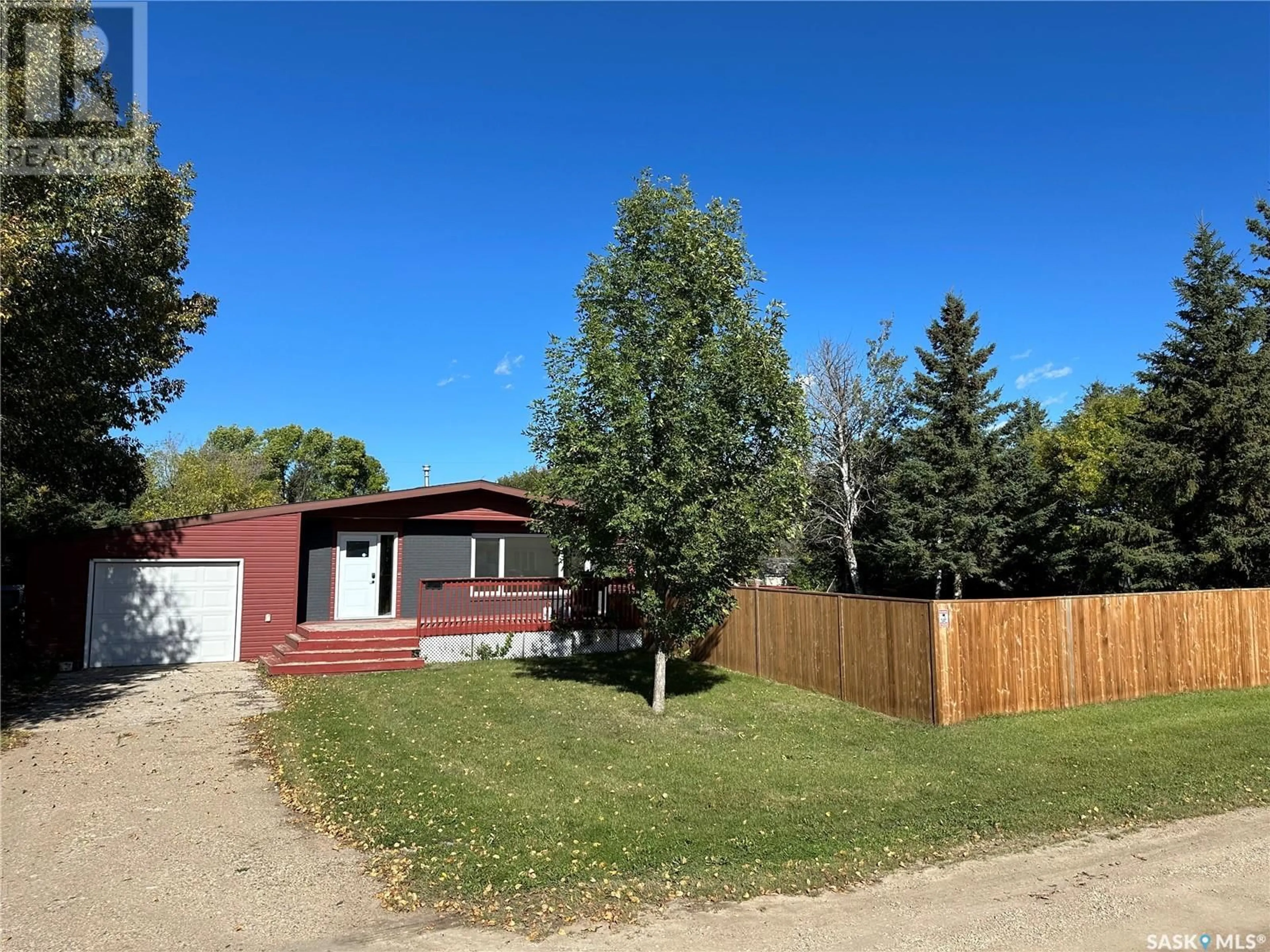 Frontside or backside of a home for 717 Second STREET S, Leask Saskatchewan S0J1M0