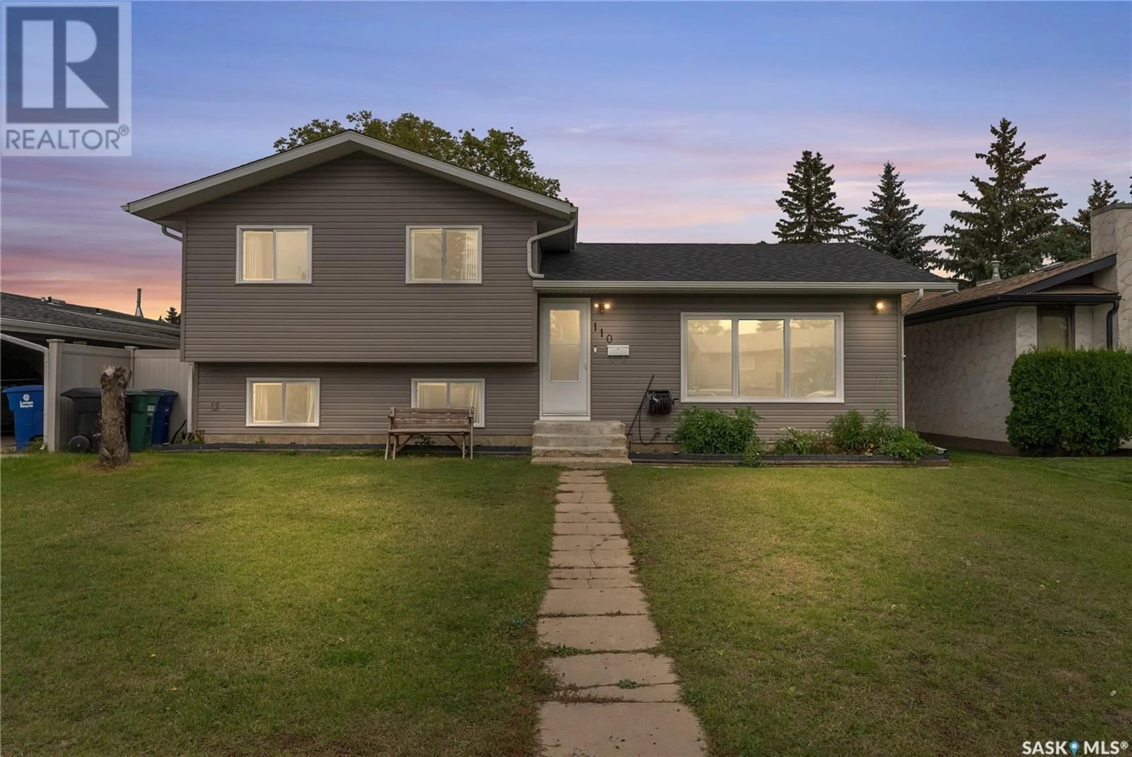 Frontside or backside of a home for 110 Shaftsbury PLACE, Saskatoon Saskatchewan S7M4C5