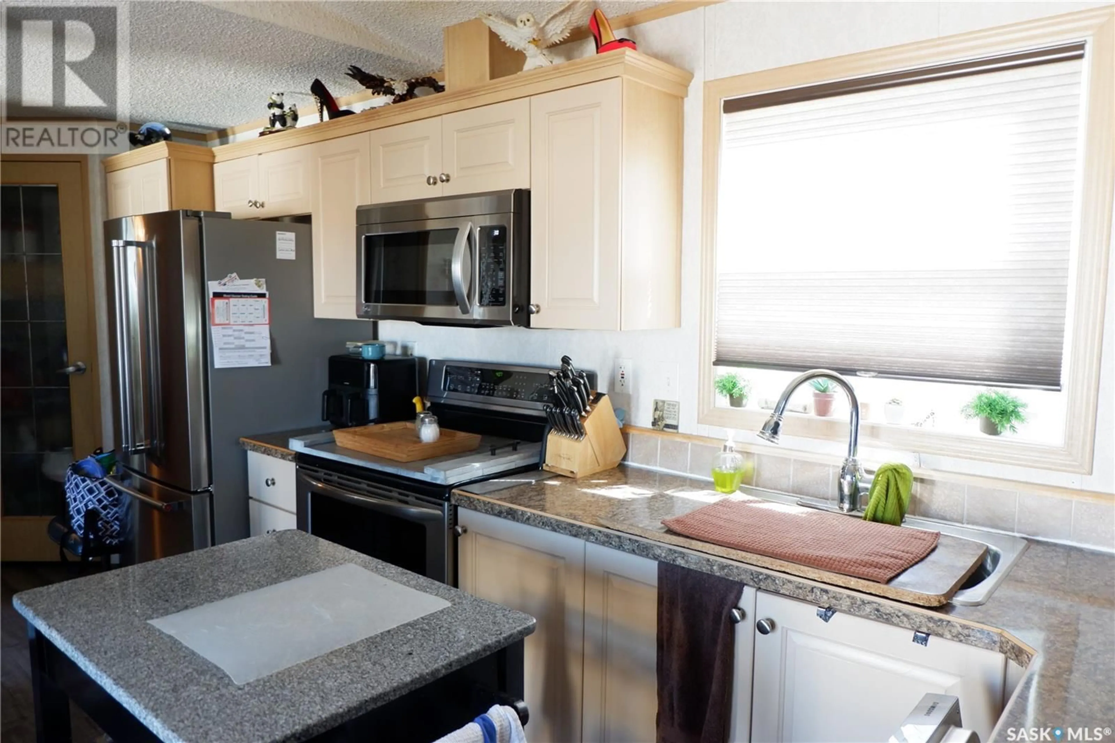 Kitchen for 65 Sunrise ESTATES, Assiniboia Saskatchewan S0H0B0