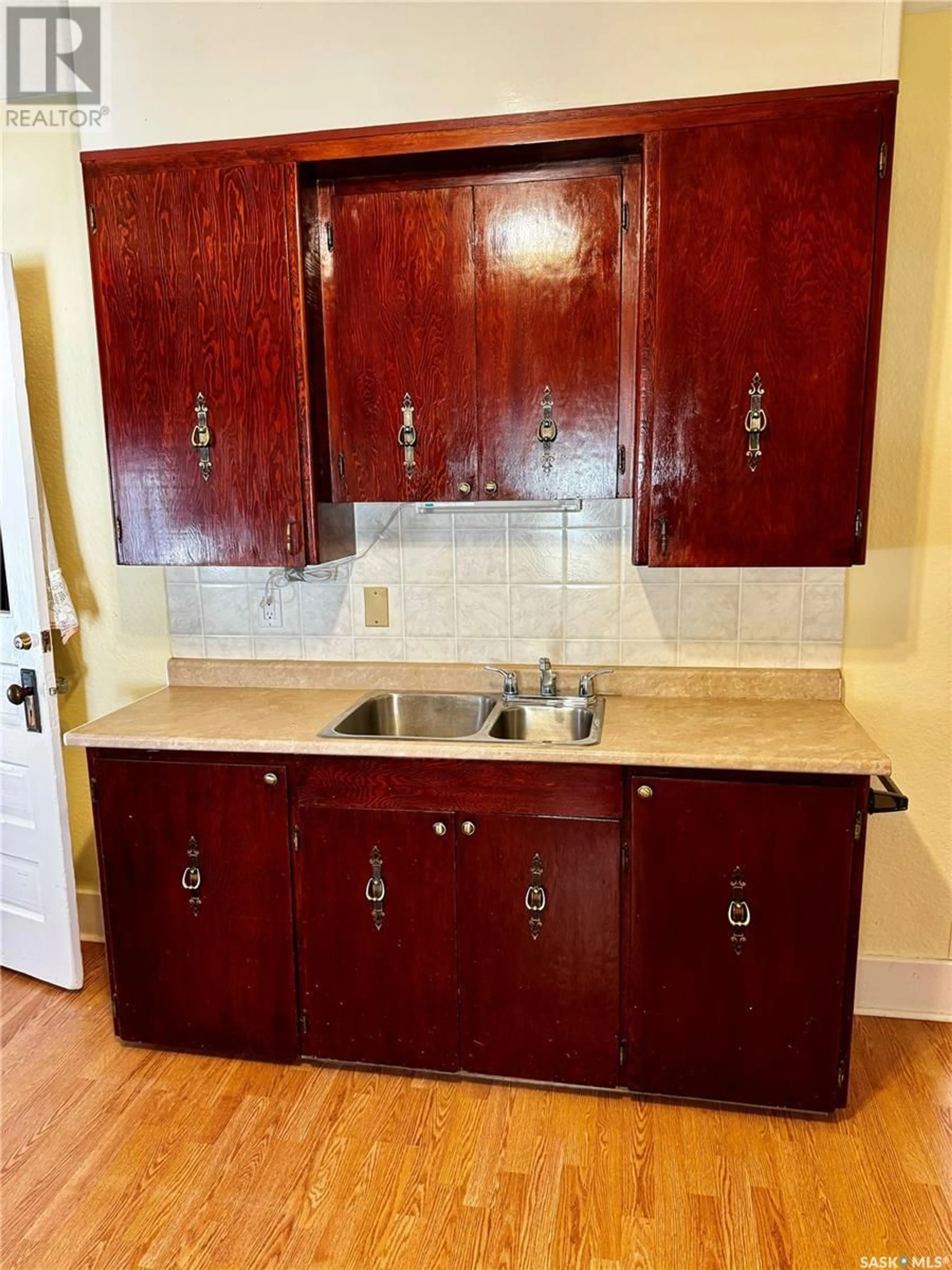 Standard kitchen, unknown for 305 3RD AVENUE NE, Swift Current Saskatchewan S9H2G8
