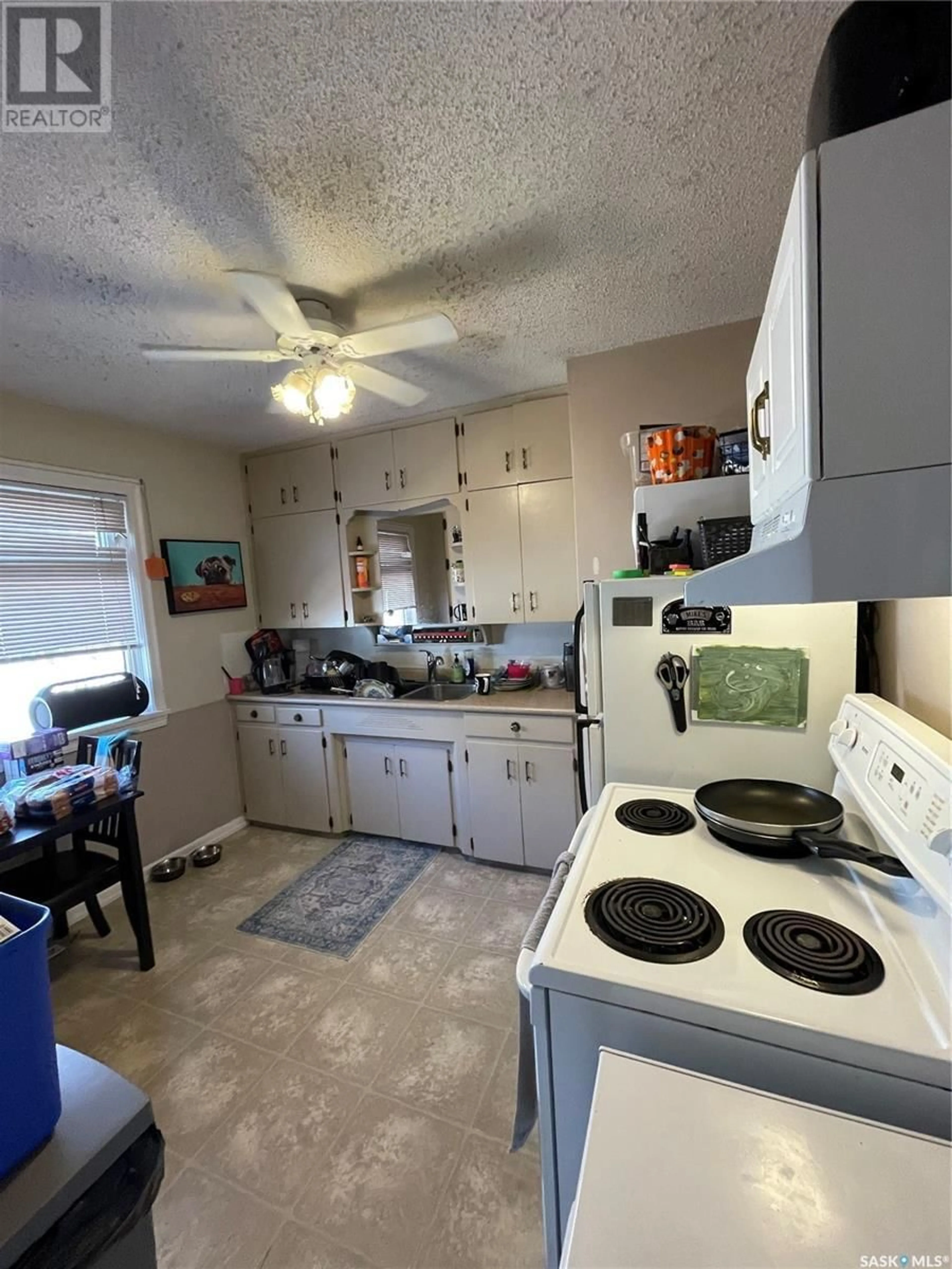 Standard kitchen, cottage for 340 U AVENUE S, Saskatoon Saskatchewan S7M3C2