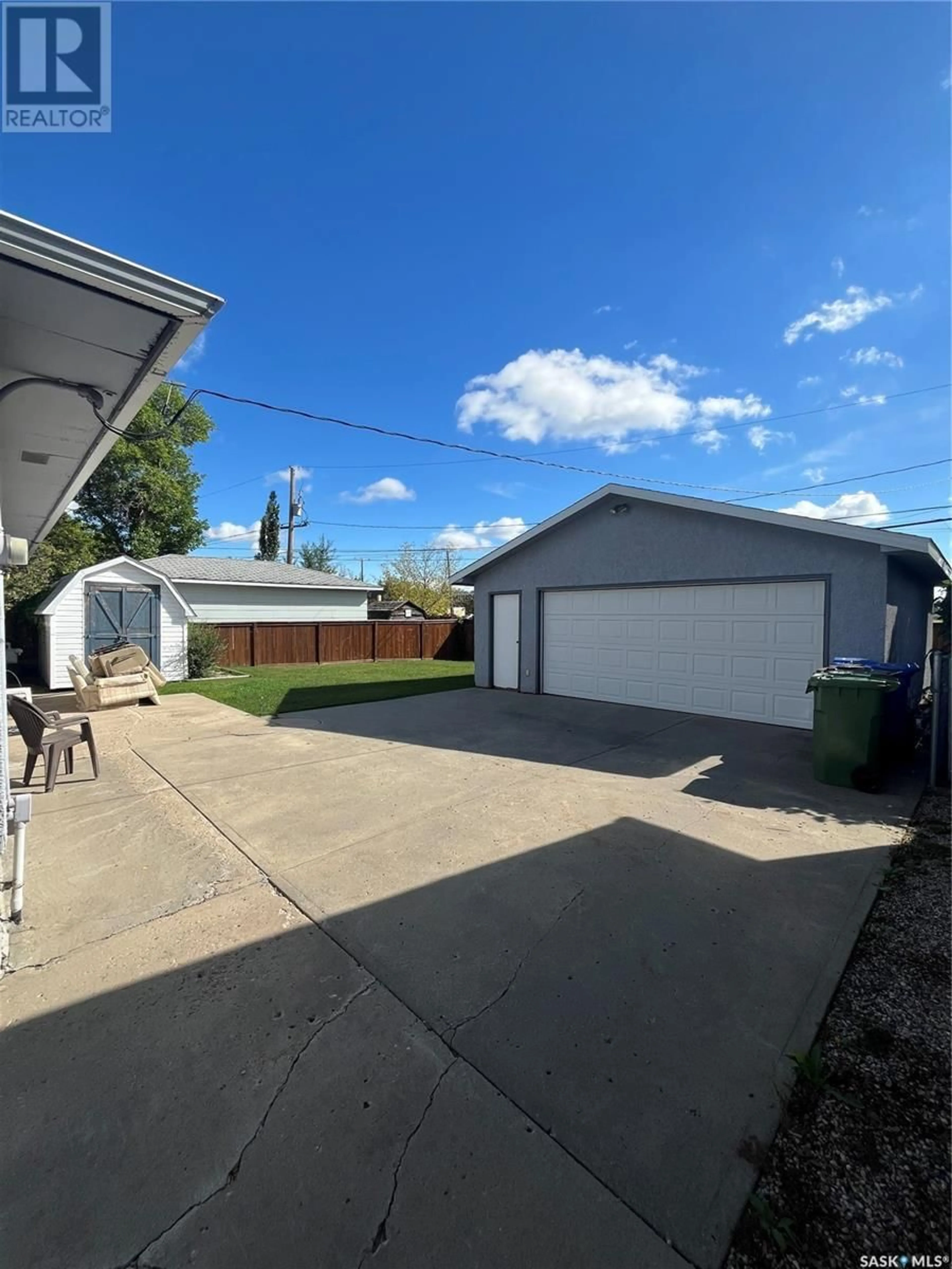 Frontside or backside of a home for 31 Halleran CRESCENT, Regina Saskatchewan S4R3Z3