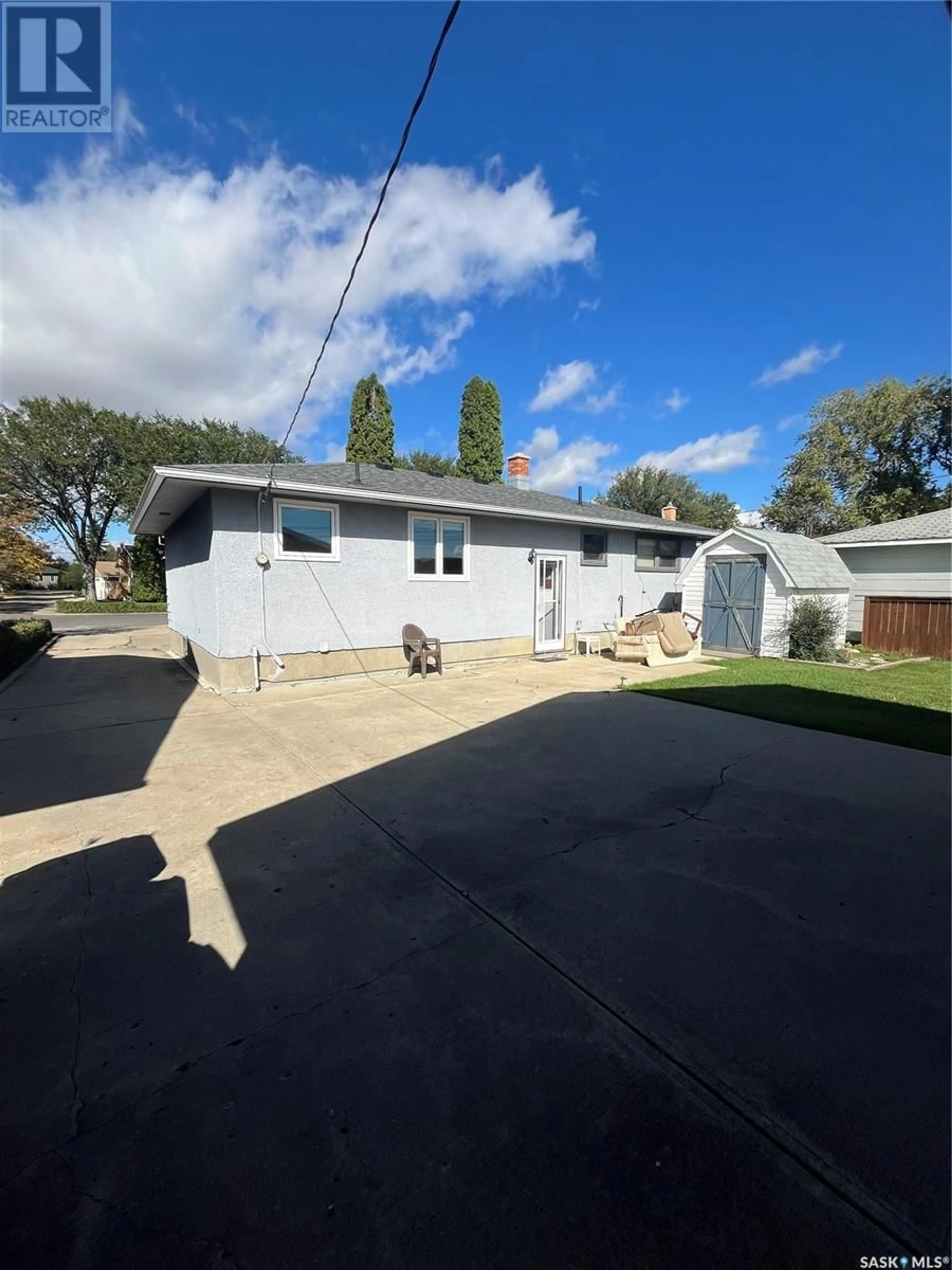 Frontside or backside of a home, the street view for 31 Halleran CRESCENT, Regina Saskatchewan S4R3Z3