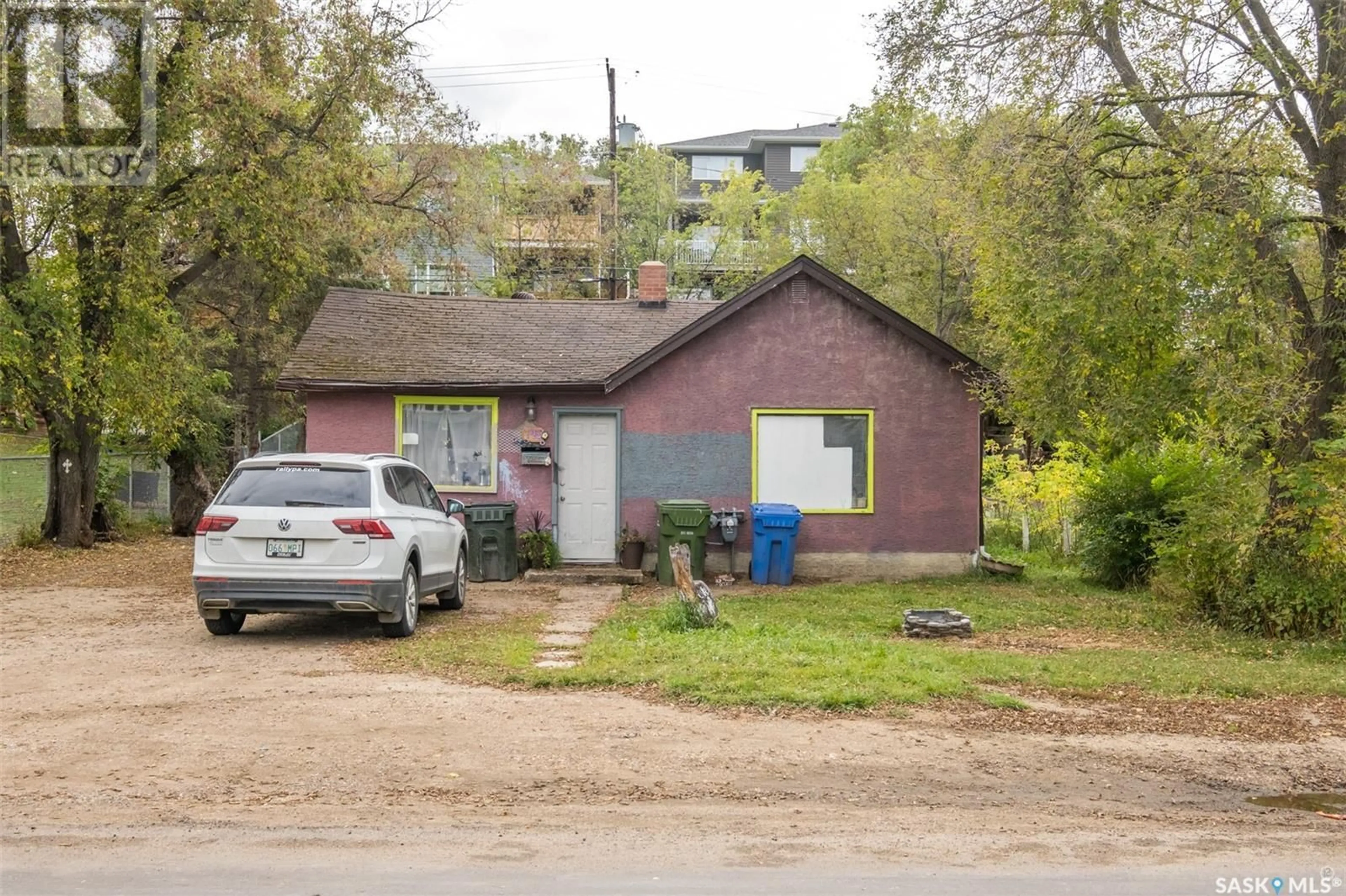 A pic from exterior of the house or condo for 743 18th STREET W, Prince Albert Saskatchewan S6V4A7